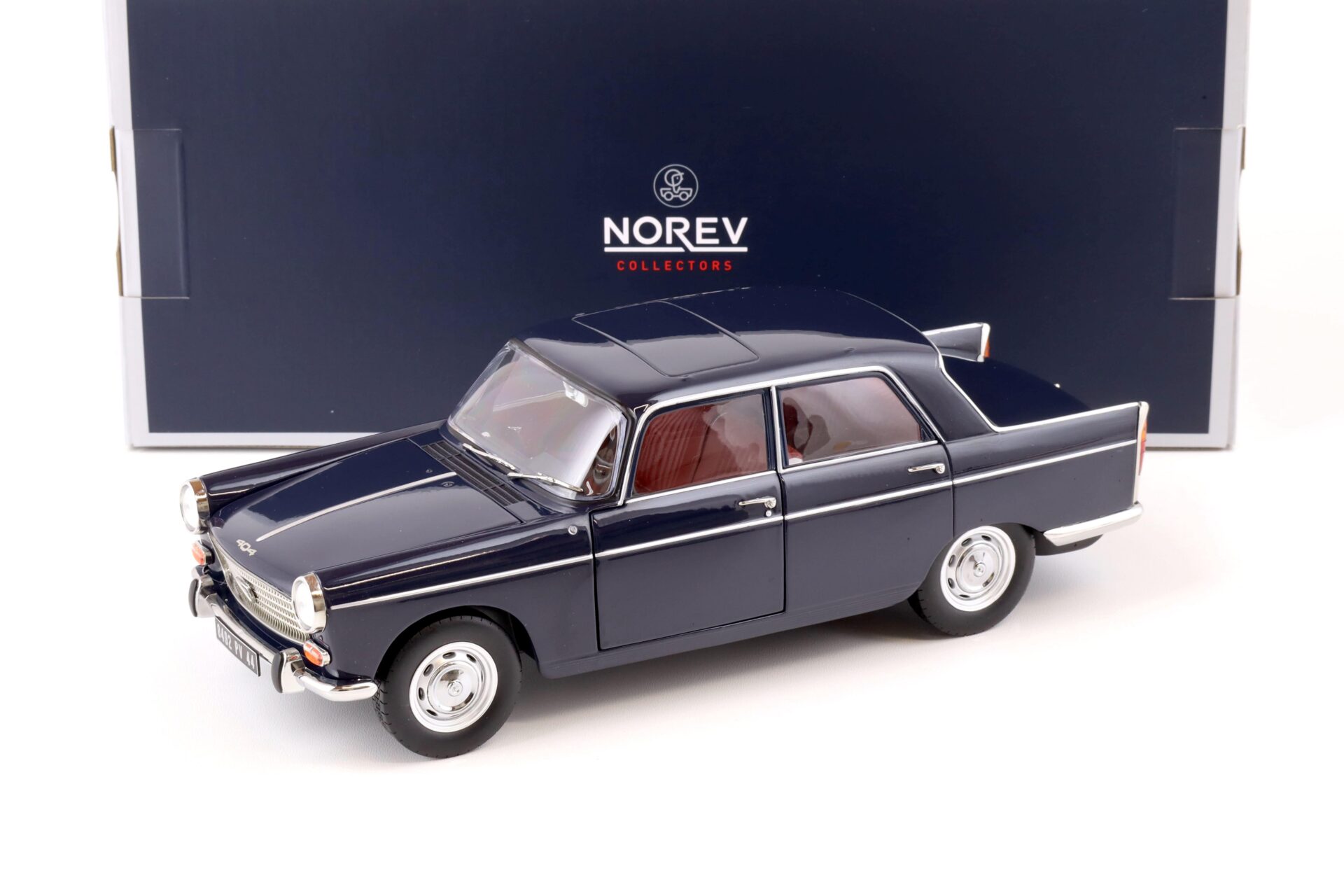 ID 74517 orig.jpg 1:18 Norev Peugeot 404 Sedan 1965 Amiral blue 184836