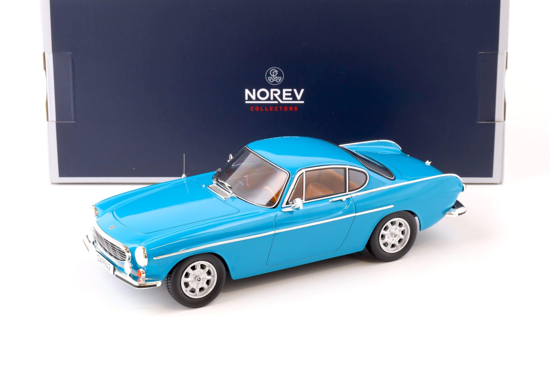 ID 74539 orig.jpg 1:18 Norev Volvo 1800 S Coupe 1969 Medium blue 188702