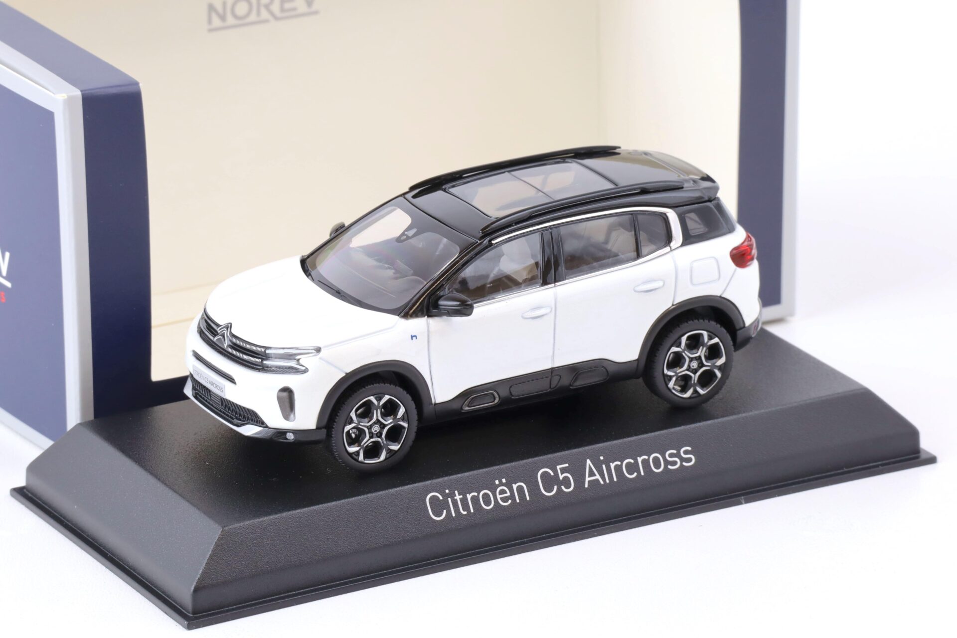 1:43 Norev Citroen C5 Aircross 2022 pearl white & black 155564