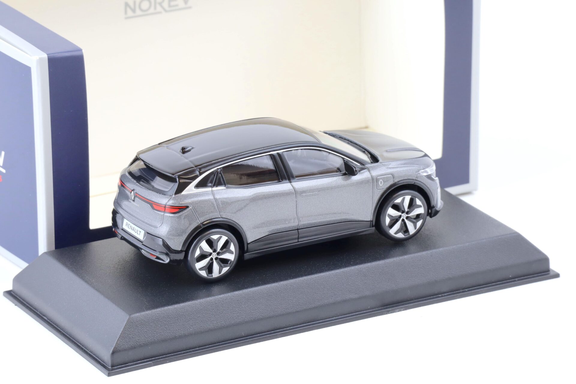 1:43 Norev Renault Megane E-TECH 100% Electric 2022 Schiste grey/ black roof 517920
