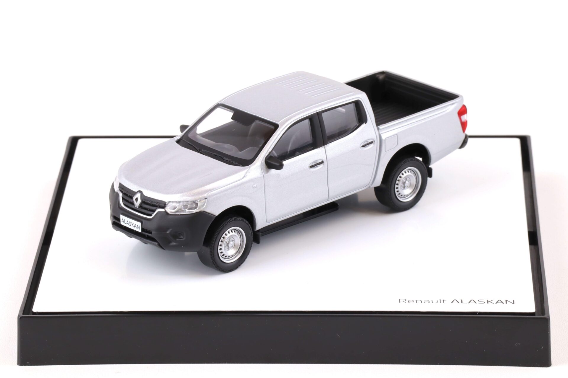 ID 74928 orig.jpg 1:43 Norev Renault Vu Alaskan Pick-Up silver DEALER VERSION