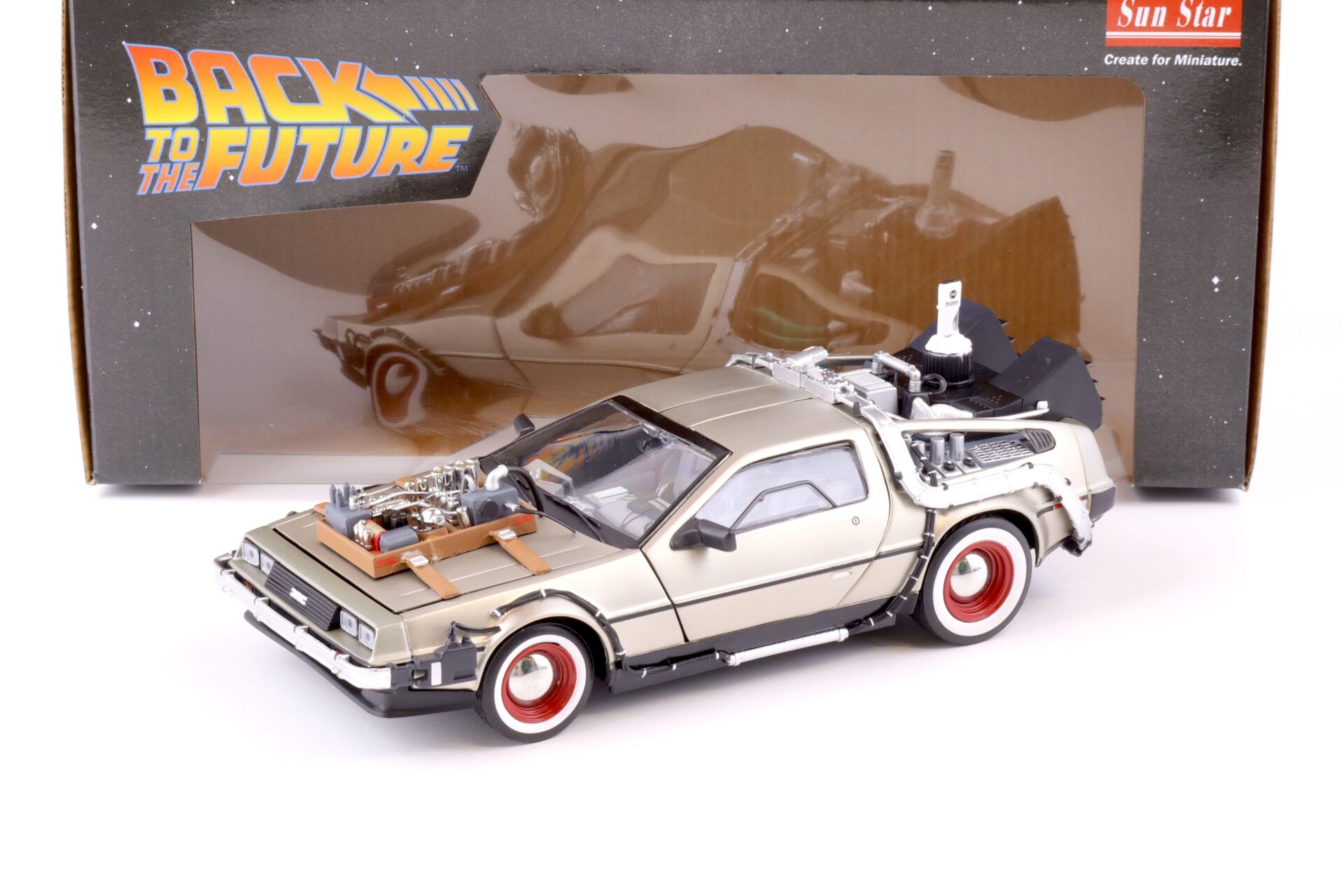1:18 Sun Star 1987 Delorean DMC-12 Time Machine Back to the Future 3
