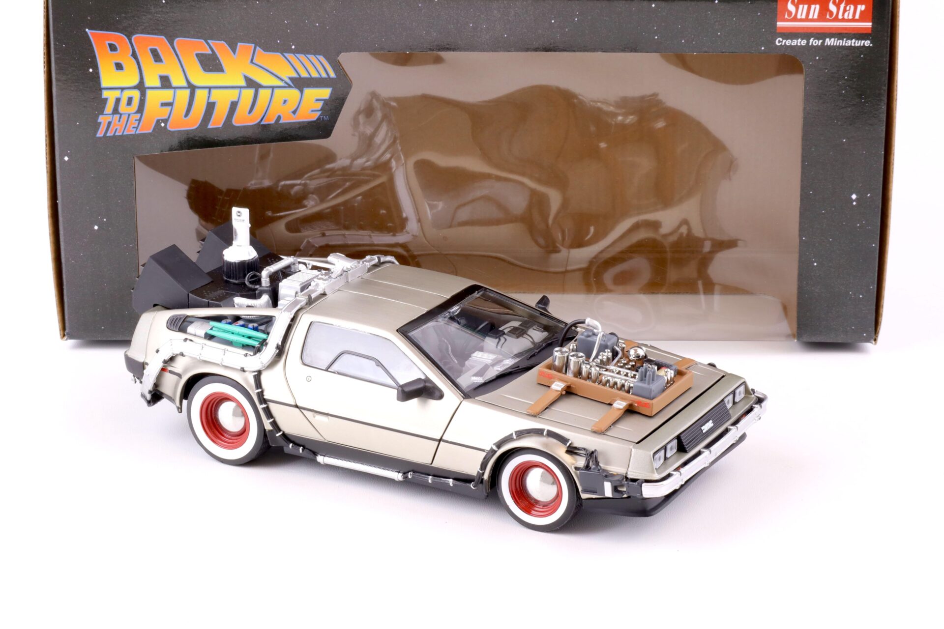 1:18 Sun Star 1987 Delorean DMC-12 Time Machine Back to the Future 3