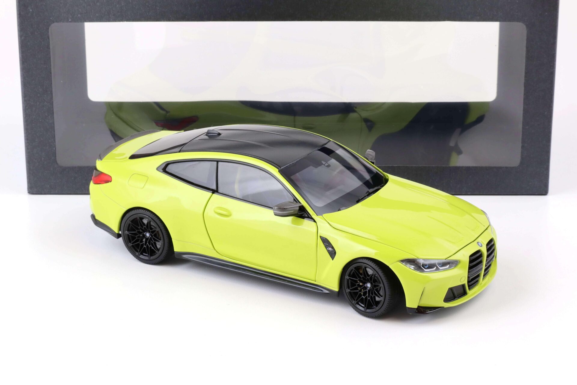 1:18 Minichamps BMW M4 (G82) Coupe 2020 Sao Paulo yellow DEALER VERSION