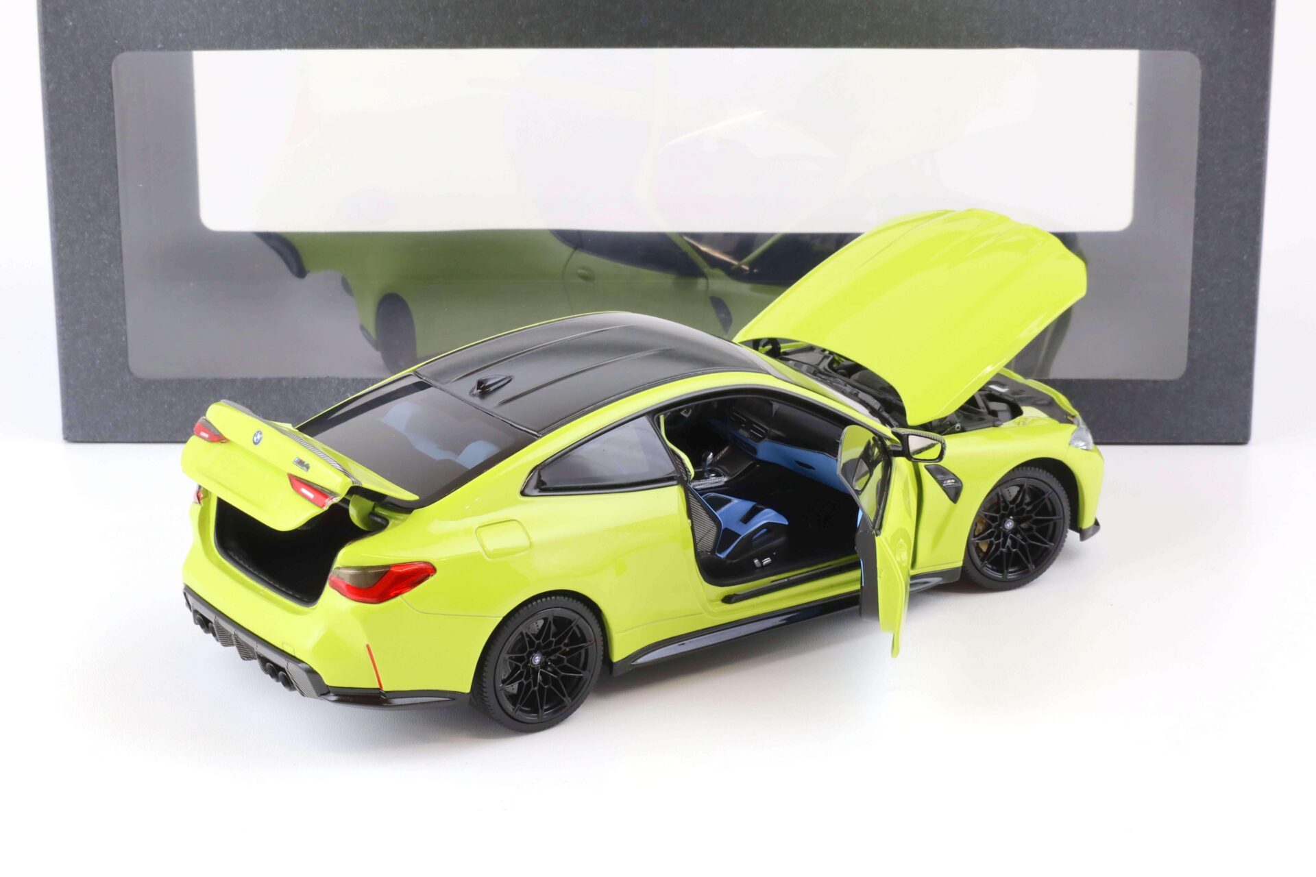 1:18 Minichamps BMW M4 (G82) Coupe 2020 Sao Paulo yellow DEALER VERSION