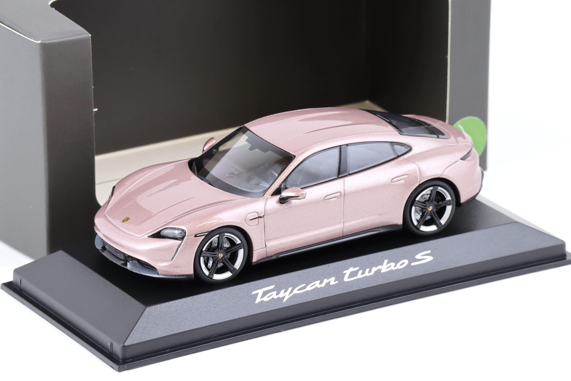 ID 75511 orig 1.jpg 1:43 Minichamps Porsche Taycan Turbo S frozen berry metallic WAP DEALER