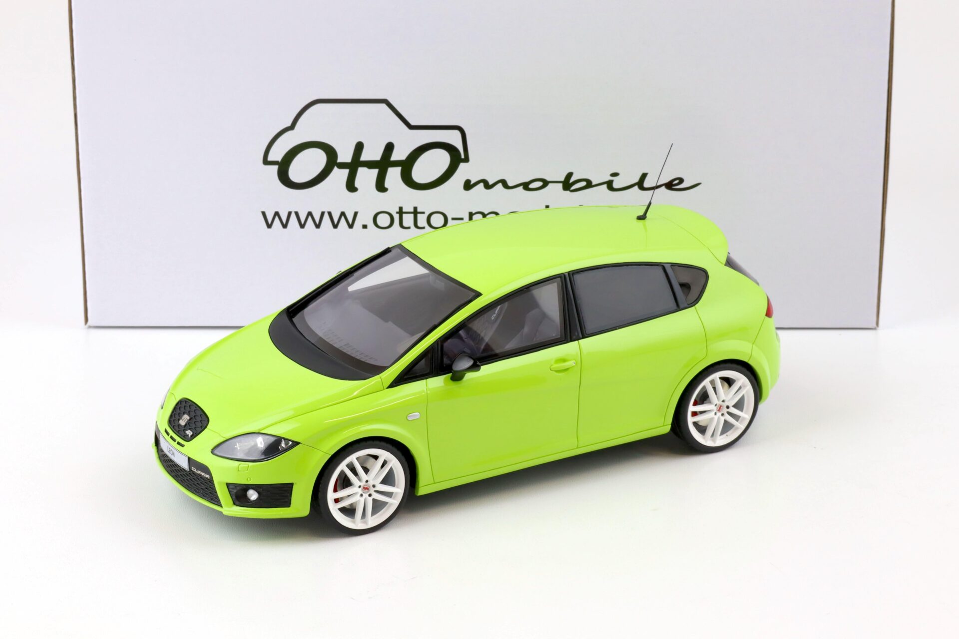 ID 76199 orig.jpg 1:18 OTTO mobile OT404 Seat Leon MK2 Cupra R green 2020