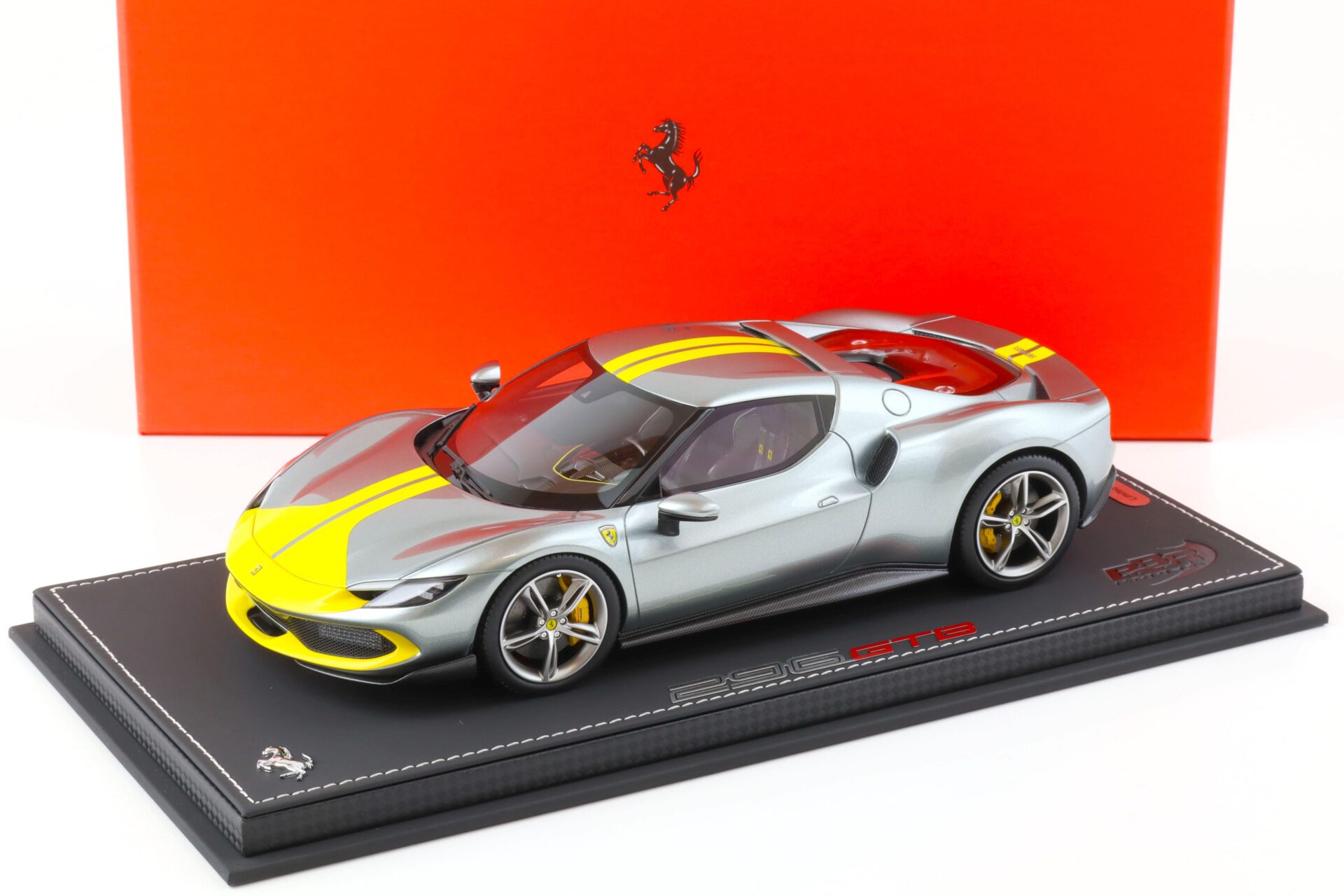 1:18 BBR Ferrari 296 Assetto Fiorano Grigio Coburn with display - Limited 300 pcs.