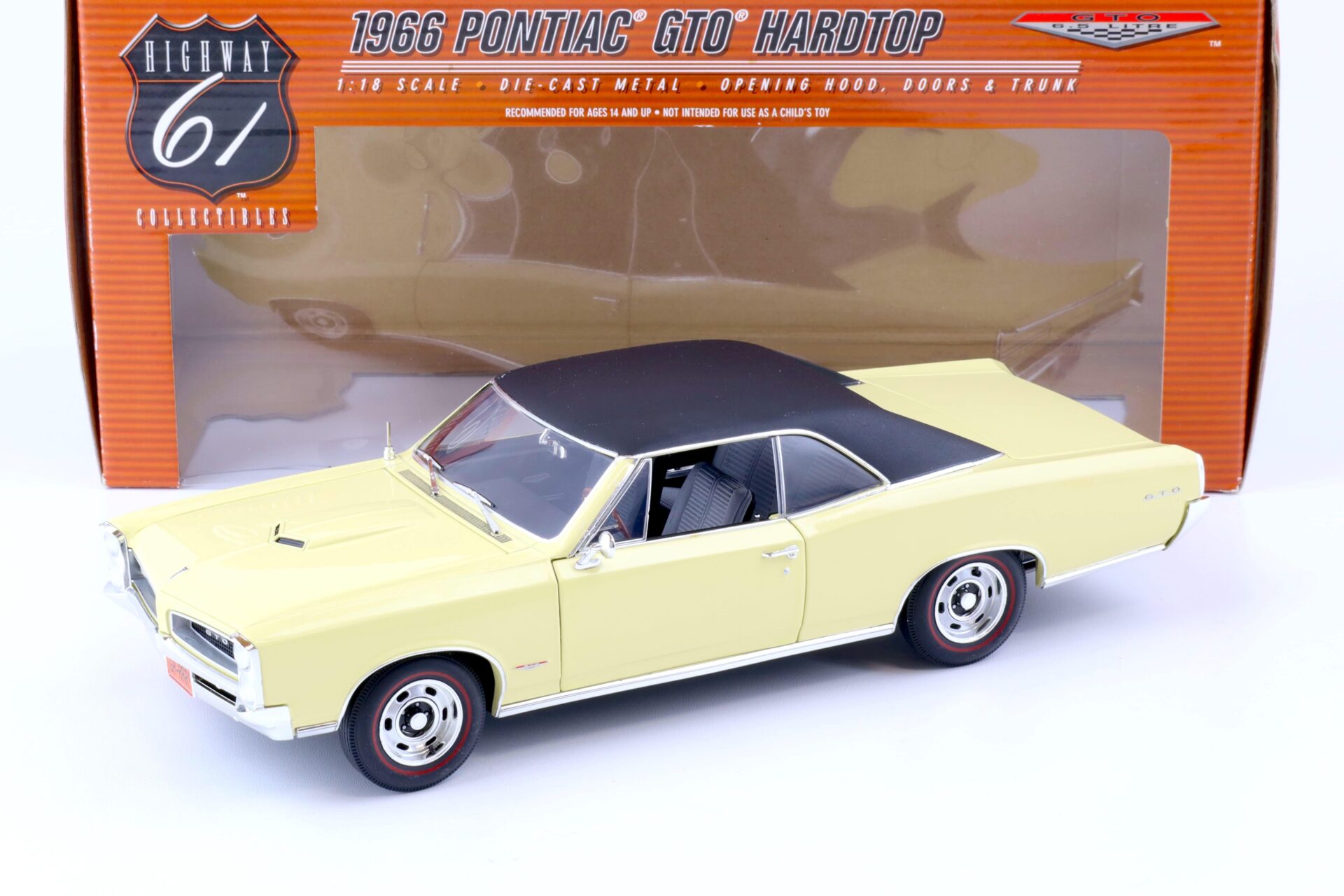 1:18 Highway61 Pontiac GTO Hardtop Coupe yellow/ vinyl roof 1966