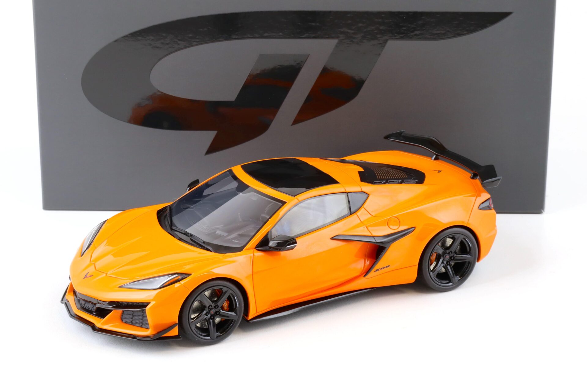ID 76696 orig.jpg 1:18 GT Spirit GT417 Chevrolet Corvette C8 Z06 Coupe orange 2023