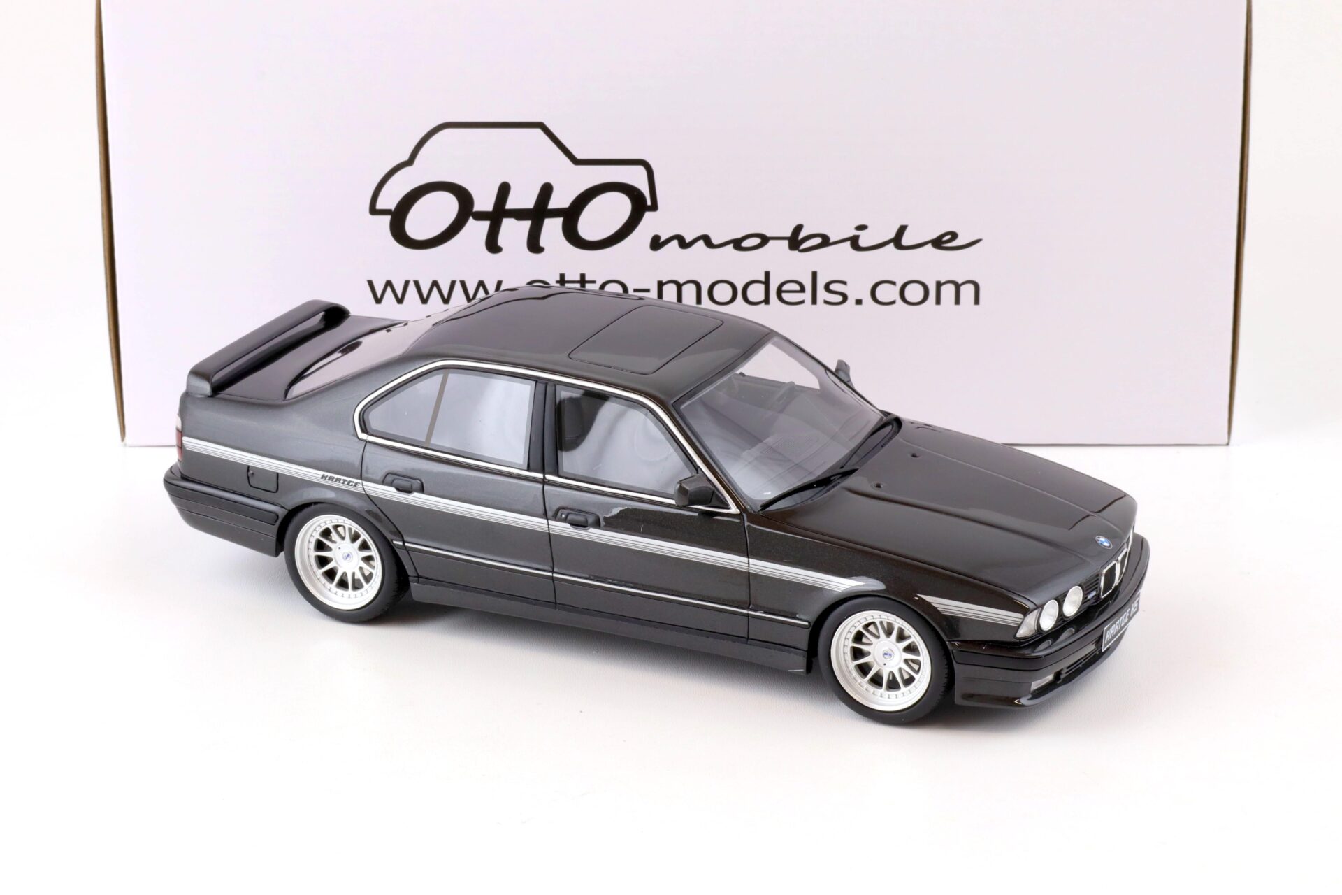 1:18 OTTO mobile OT362 BMW M5 Hartge H5 V12 E34 Sedan 1989 diamond black