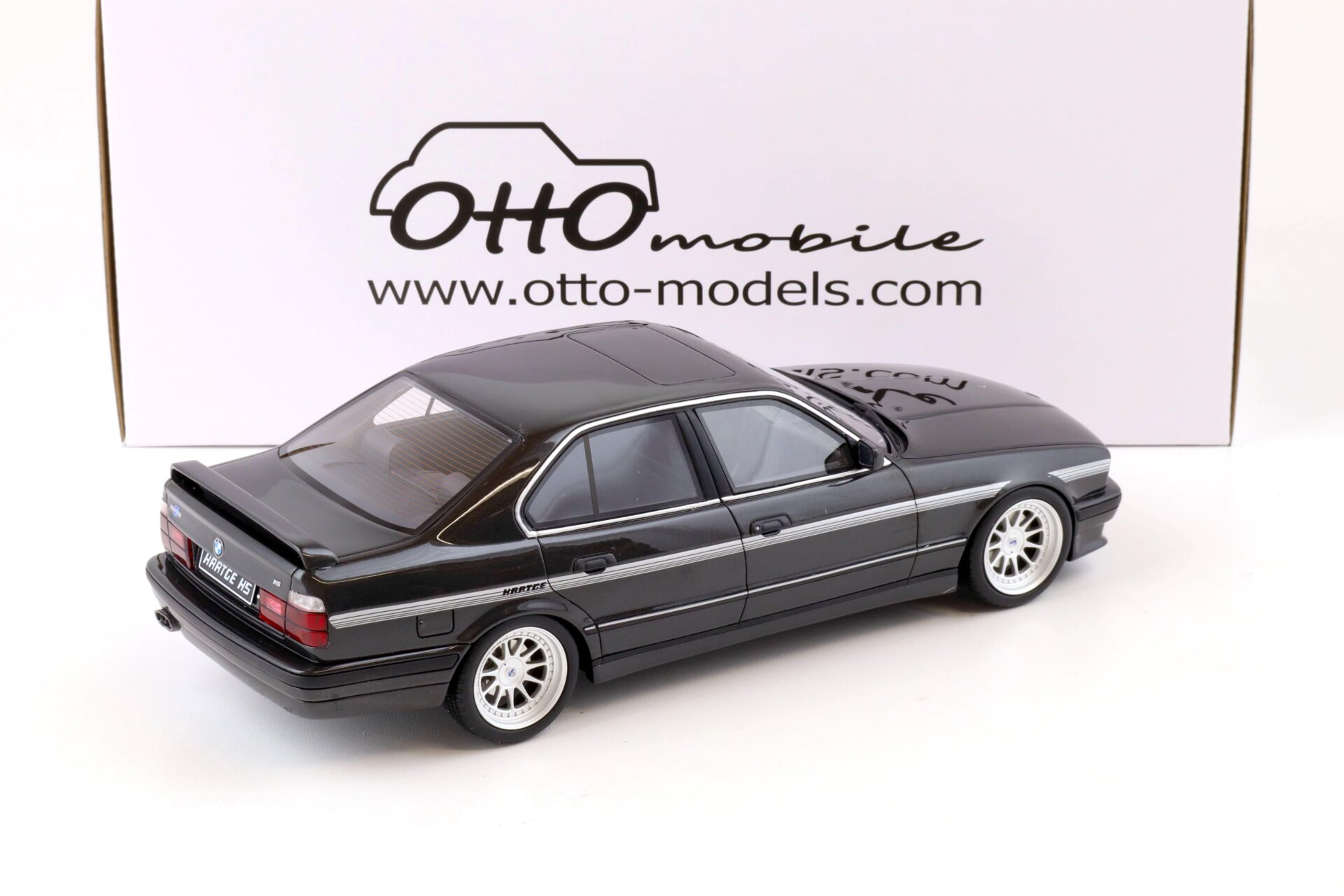 1:18 OTTO mobile OT362 BMW M5 Hartge H5 V12 E34 Sedan 1989 diamond black