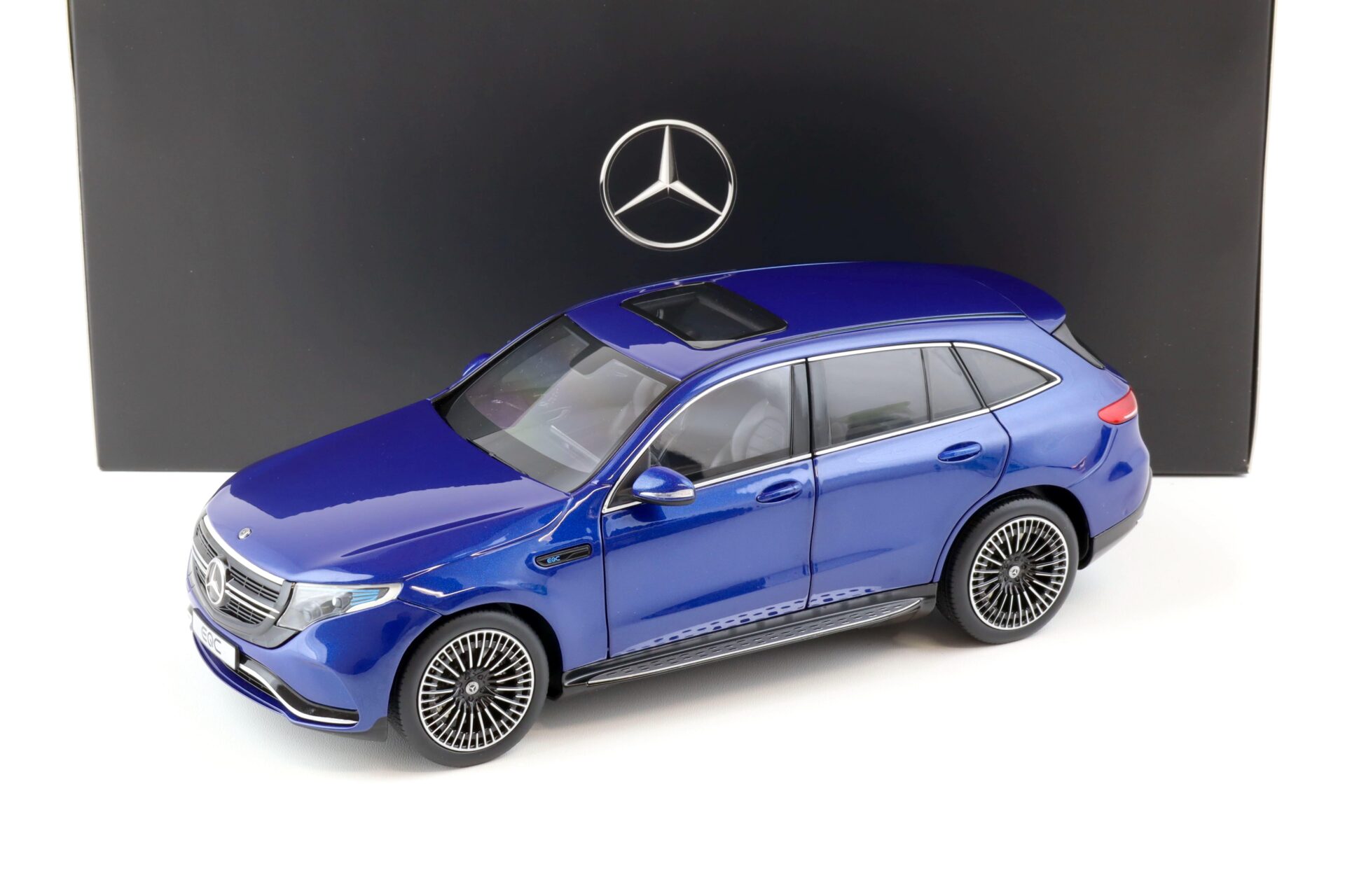 ID 77445 orig.jpg 1:18 NZG Mercedes EQC 400 4Matic N293 brilliant blue DEALER VERSION