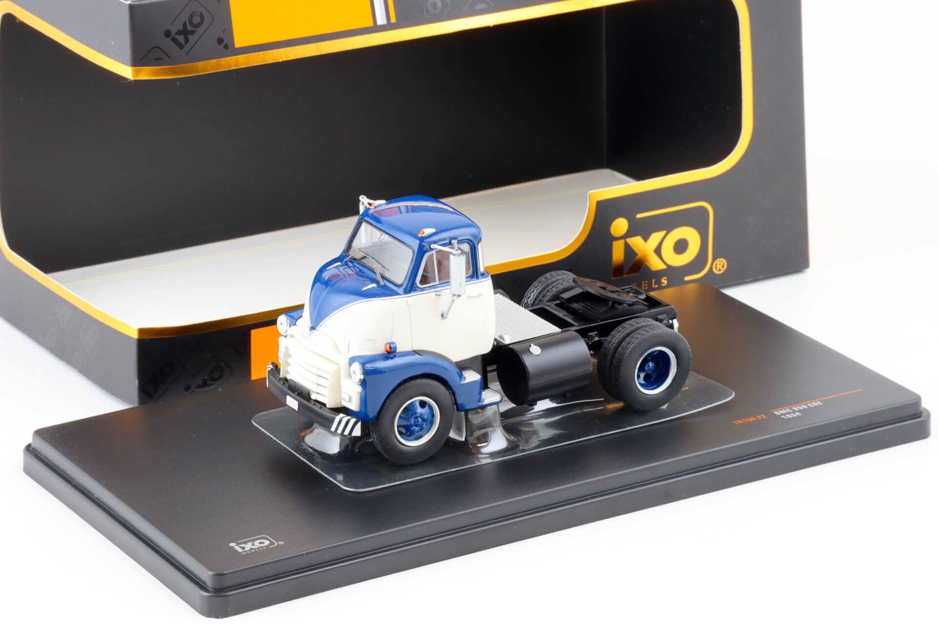 1:43 IXO GMC 950 COE SZM Truck white/ blue 1954