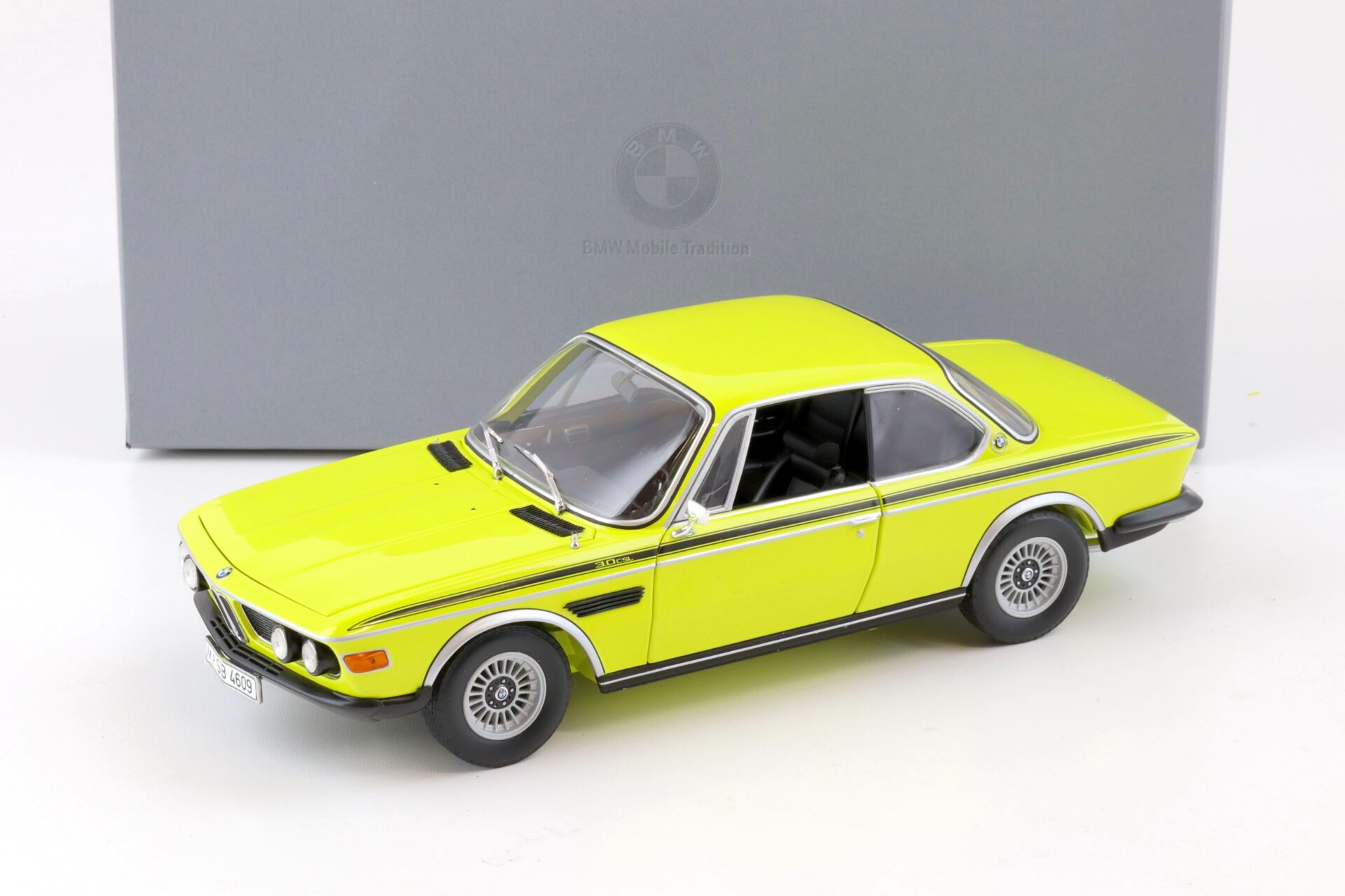 ID 78561 orig.jpg 1:18 Minichamps BMW 3.0 CSL Coupe yellow 1971 DEALER VERSION