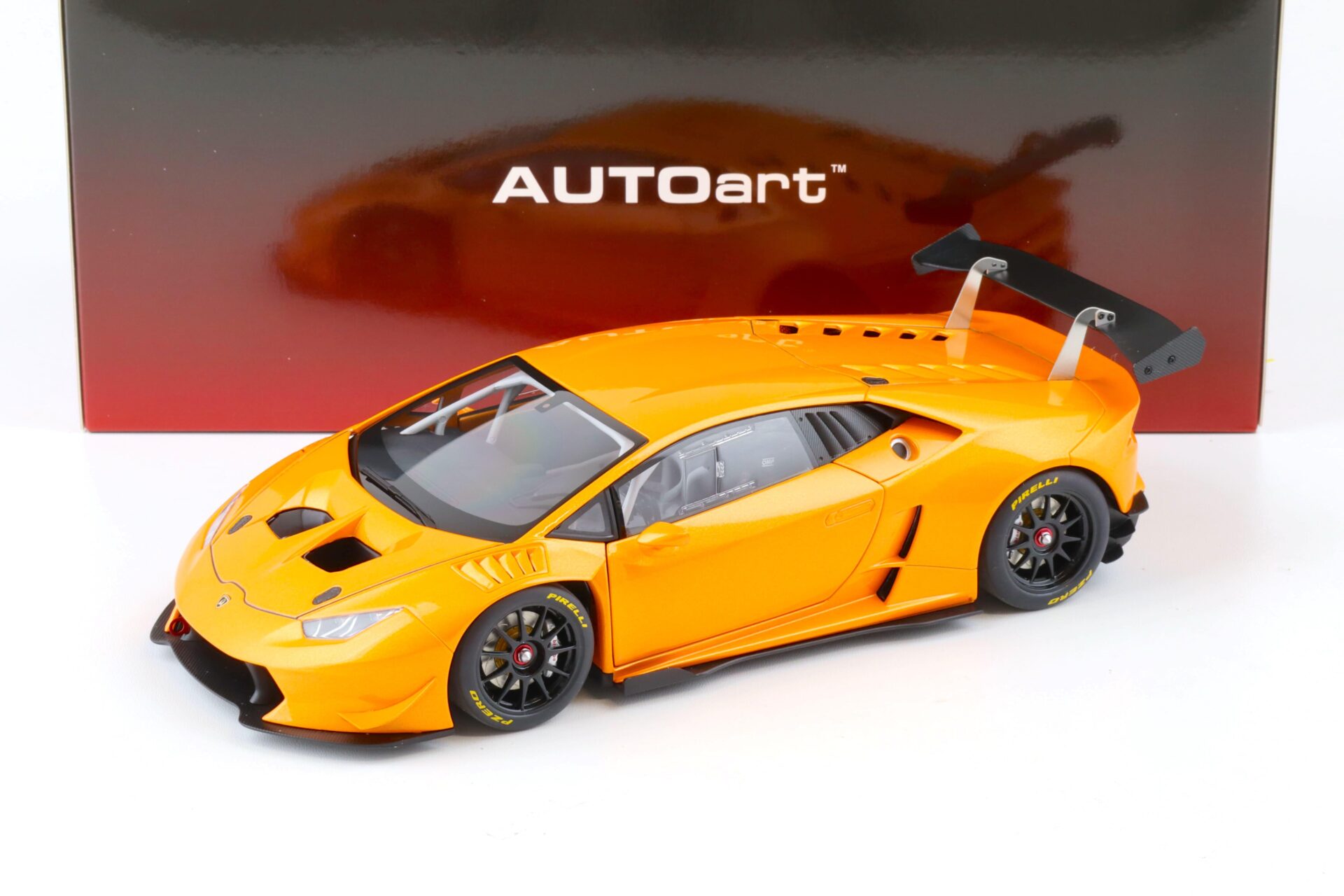 1:18 AUTOart Lamborghini Huracan LP620-2 Super Trofeo Arancio