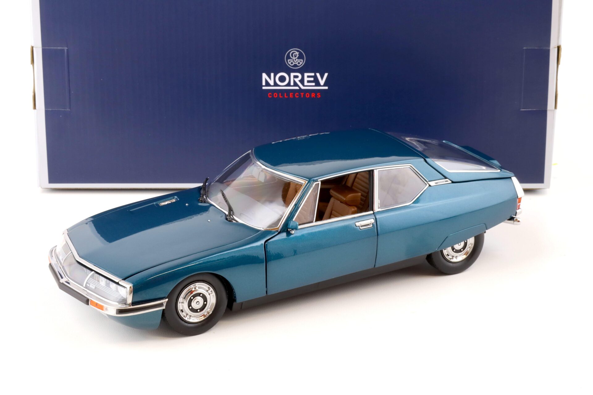 ID 78966 orig.jpg 1:18 Norev Citroen SM 1972 Tropiques green 181733