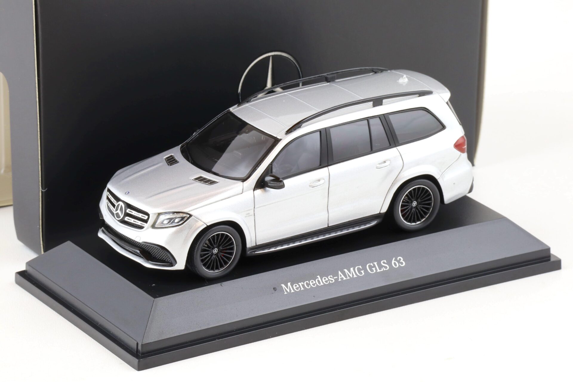 ID 79016 orig.jpg 1:43 Spark Mercedes GLS 63 AMG iridium silver SUV DEALER VERSION
