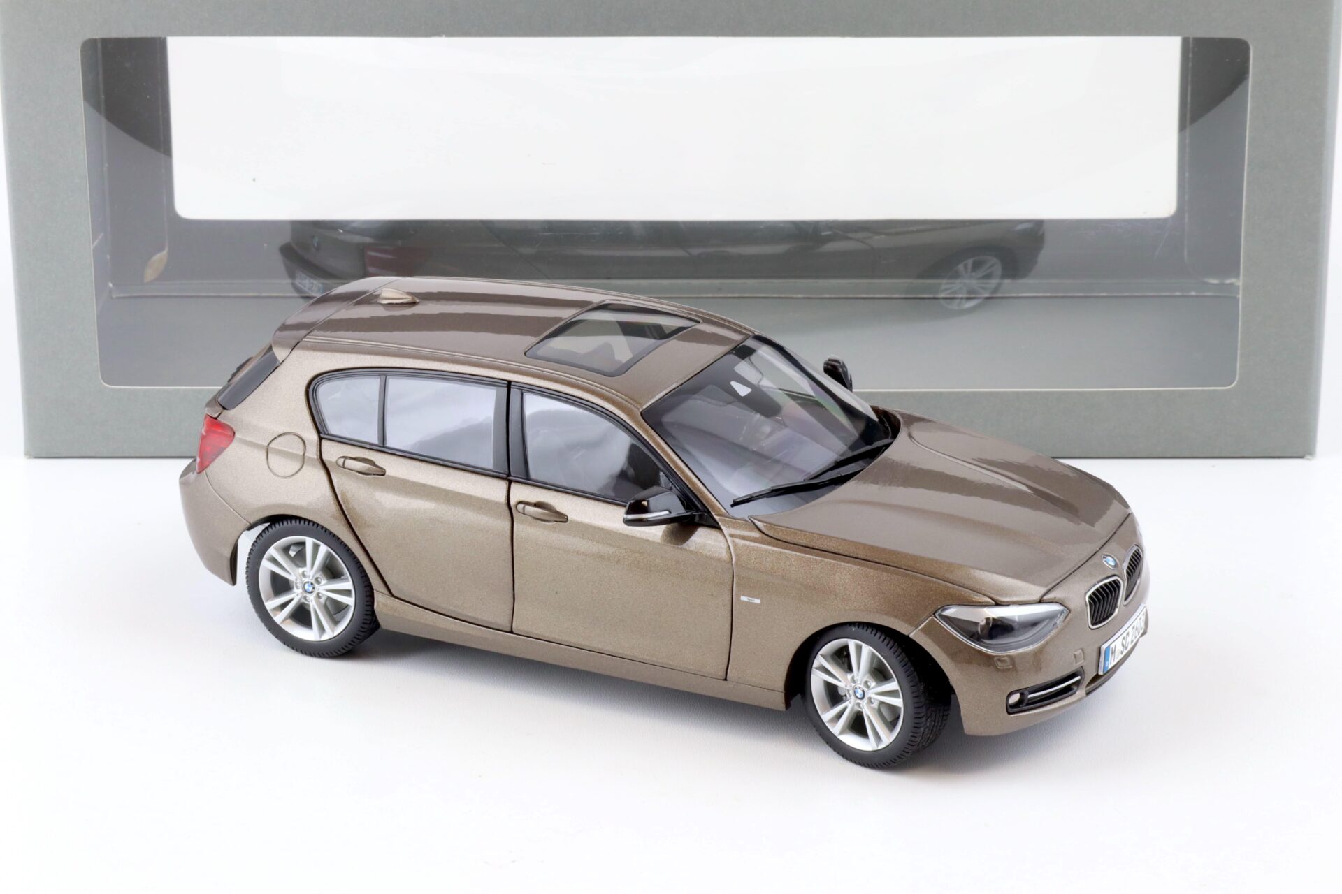 1:18 Paragon BMW 1er 125i (F20) 5-Türer Sparkling Bronze