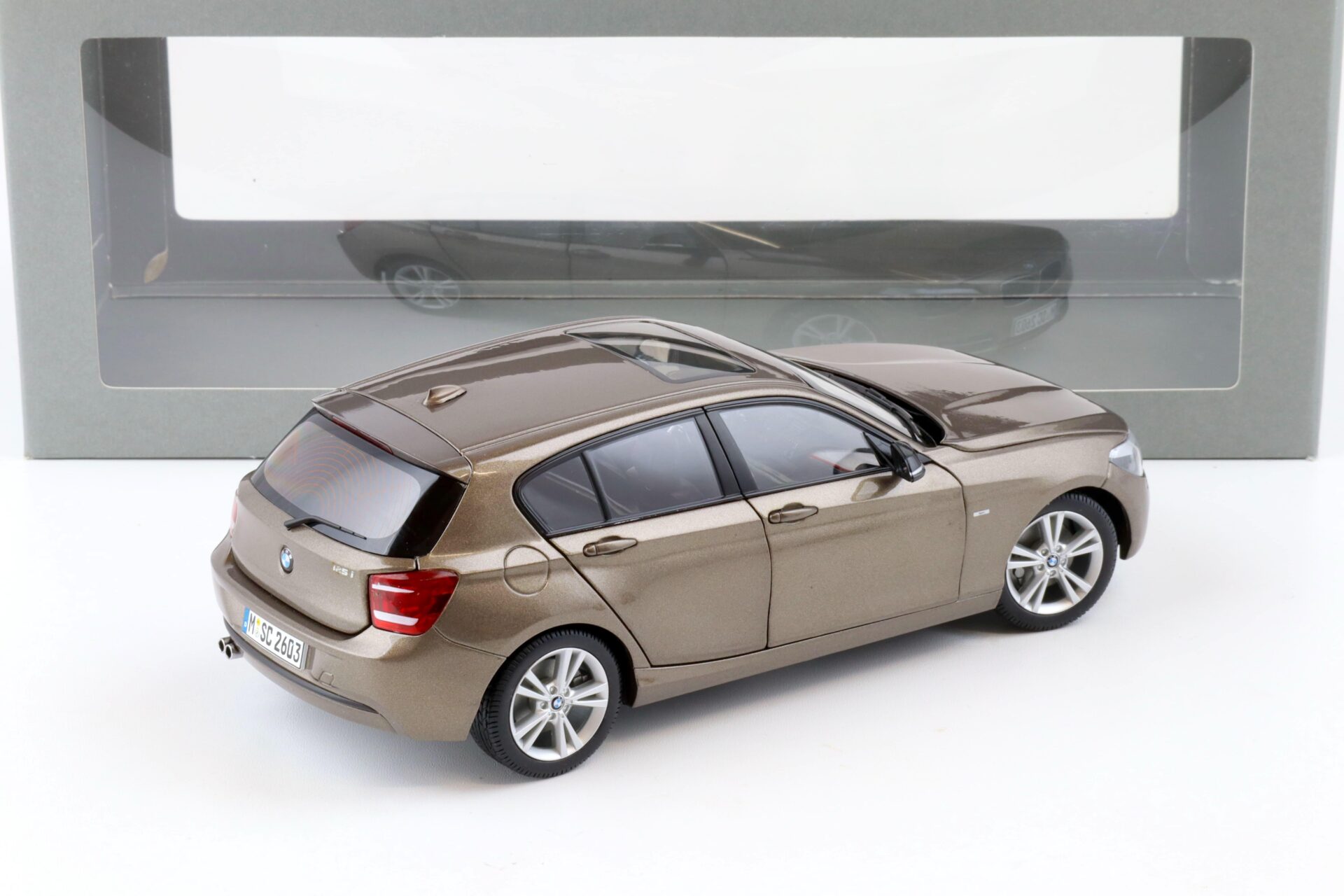 1:18 Paragon BMW 1er 125i (F20) 5-Türer Sparkling Bronze