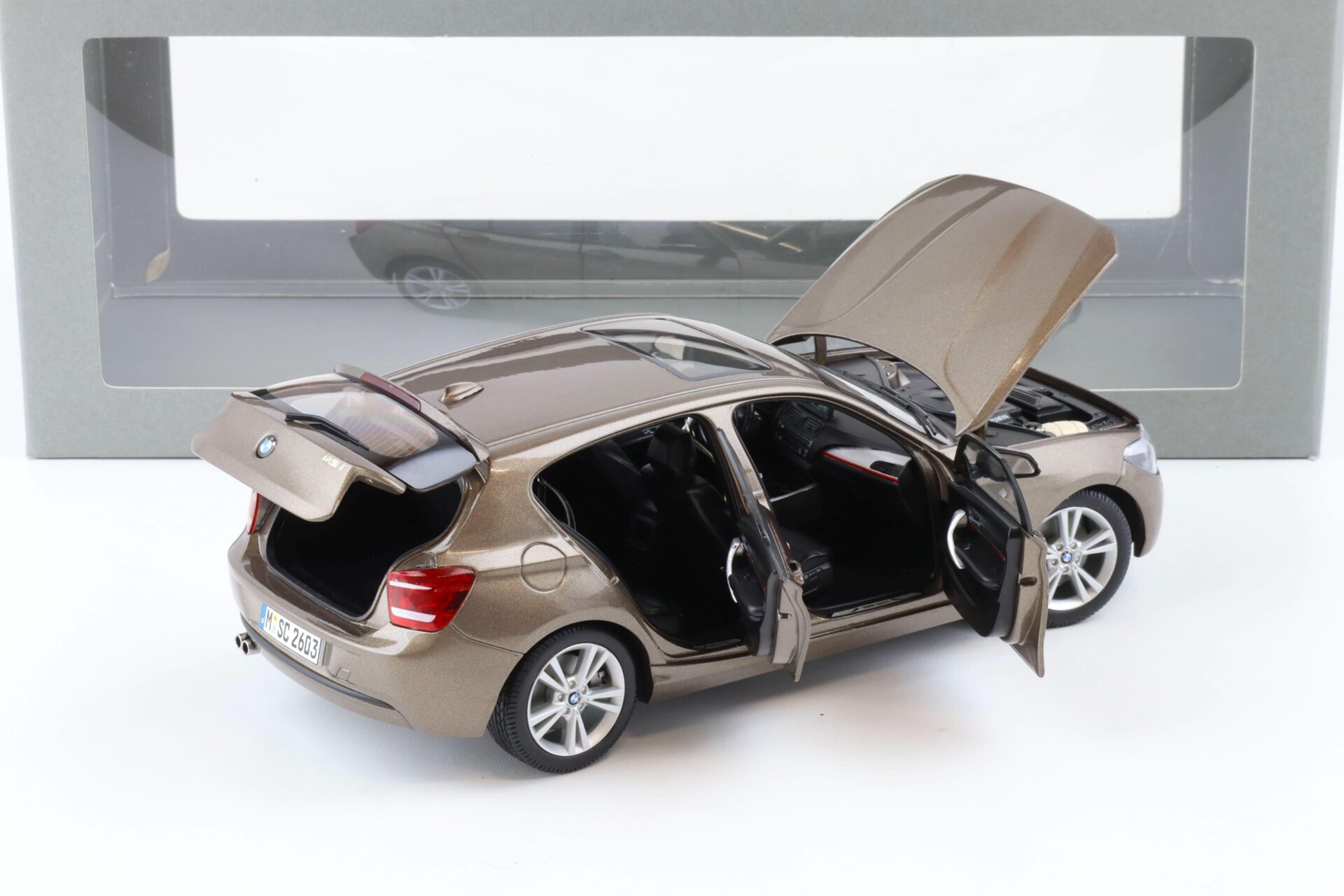 1:18 Paragon BMW 1er 125i (F20) 5-Türer Sparkling Bronze
