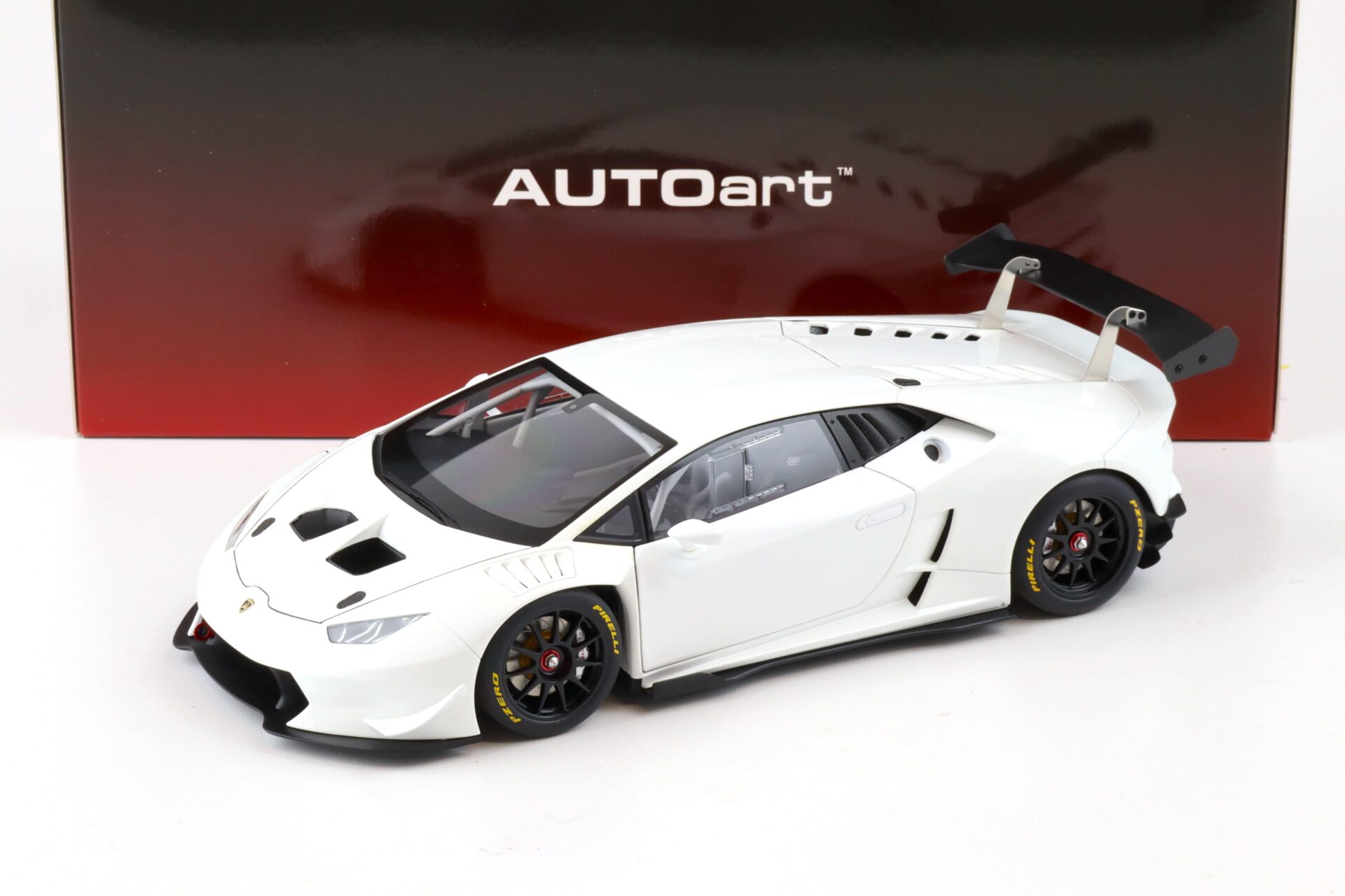 ID 79489 orig.jpg 1:18 AUTOart Lamborghini Huracan LP620-2 Super Trofeo Bianco Isis/ white 81557