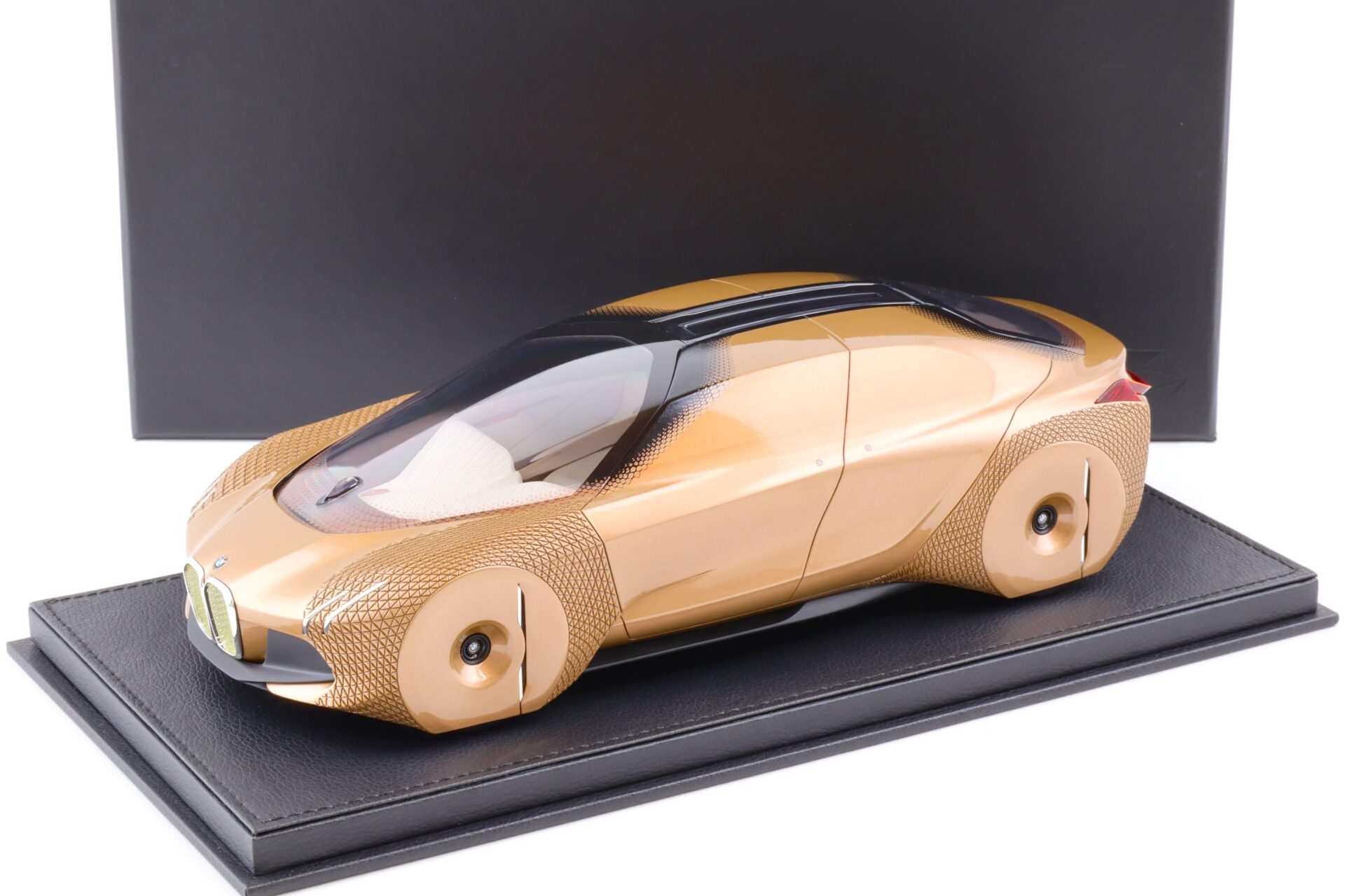 1:18 BBR BMW Vision Next 100 Skulptur Resin DEALER VERSION - Limited 500 pcs.
