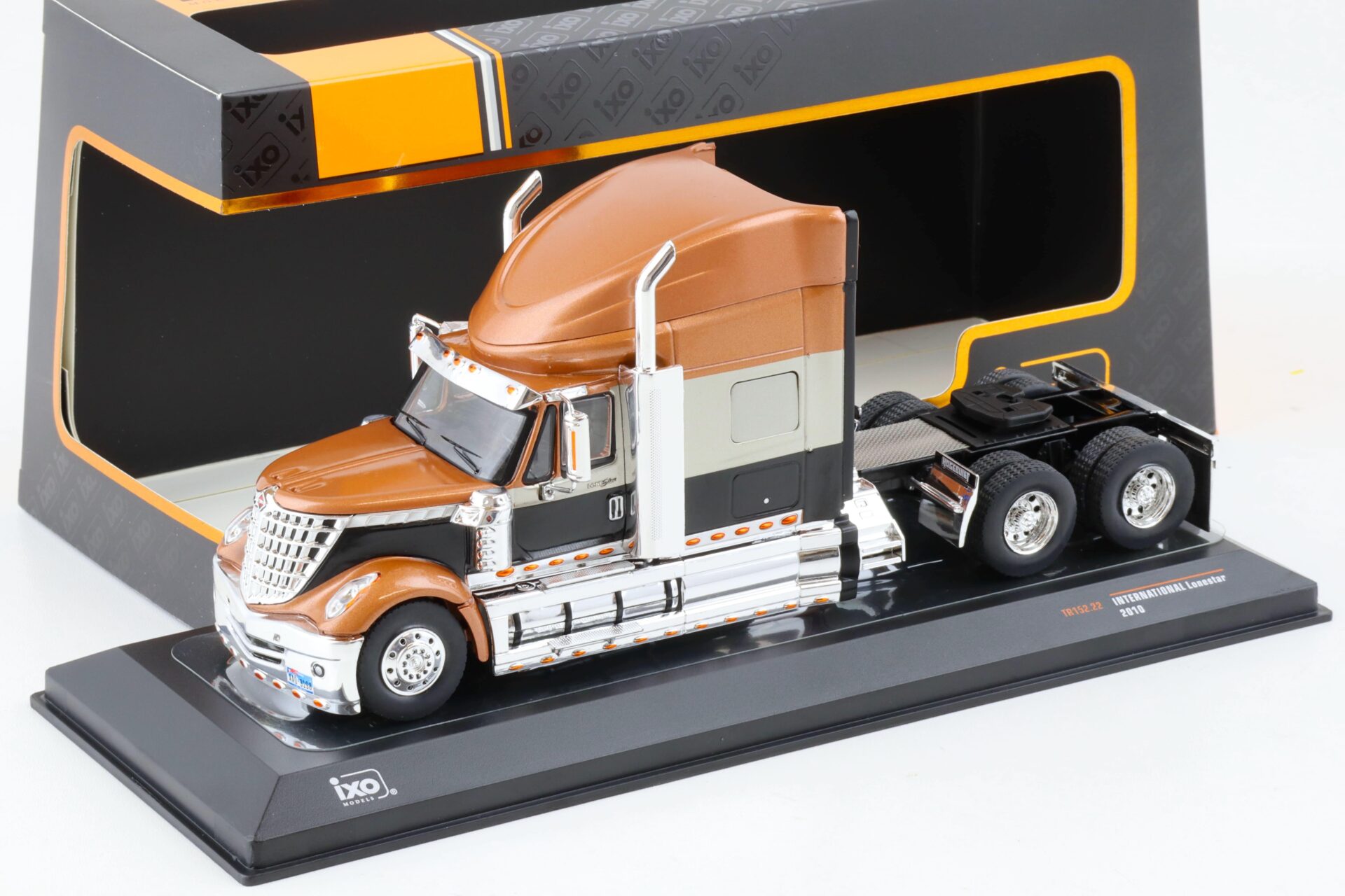 ID 80089 orig.jpg 1:43 IXO International Lonestar 2010 SZM Truck brown metallic/ black