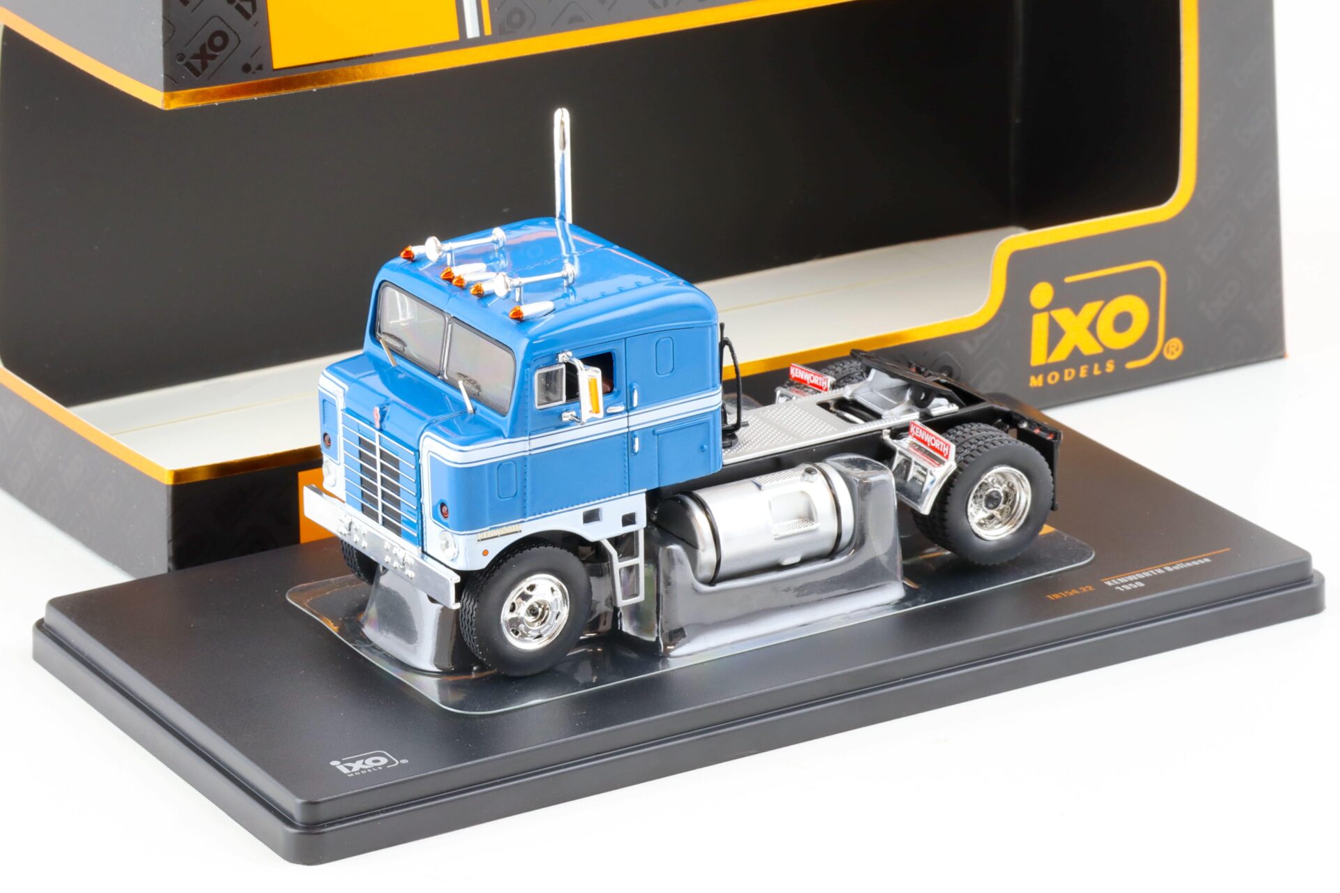 ID 80095 orig.jpg 1:43 IXO 1950 Kenworth Bullnose SZM Truck blue/ white