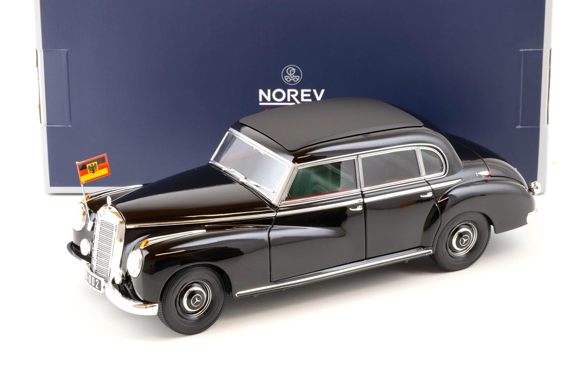 ID 80450 orig.jpg 1:18 Norev Mercedes 300 (W186) Konrad Adenauer 1955 black