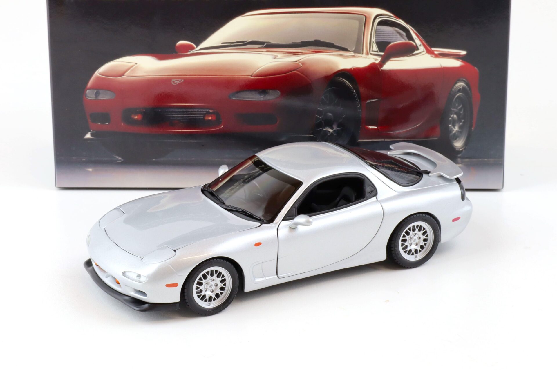 ID 80729 orig.jpg 1:18 Kyosho Mazda RX-7 FD-3S Coupe 1995 silver 08002S