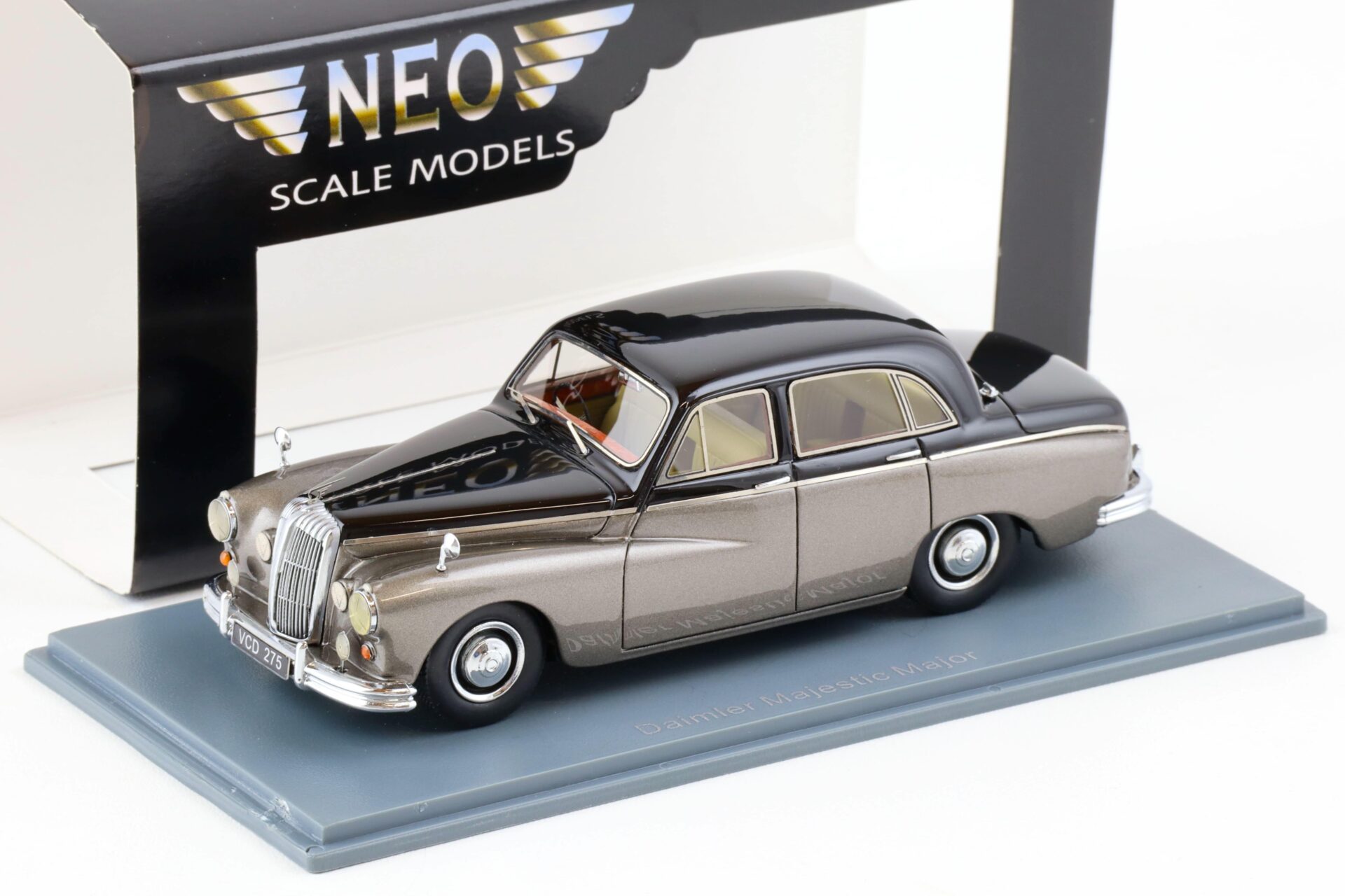 ID 80771 orig.jpg 1:43 NEO Daimler Majestic Maior Limousine 1960 grey / black