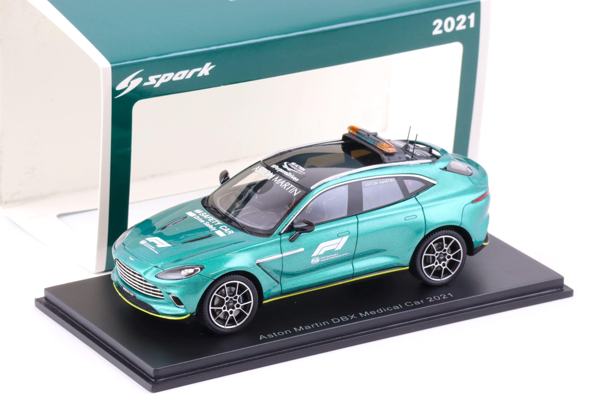 1:43 Spark Aston Martin DBX Medical Car 2021 green metallic S5879