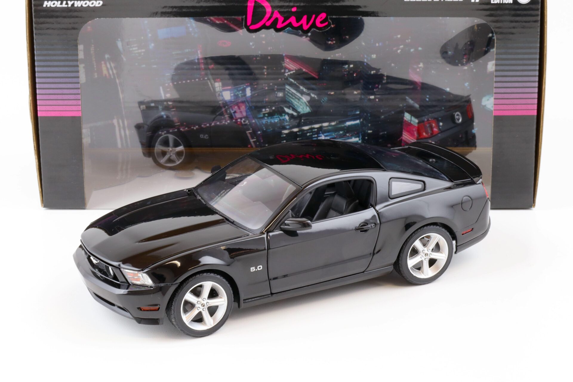 ID 81063 orig.jpg 1:18 Greenlight 2011 Ford Mustang GT 5.0 Coupe black DRIVE 2011