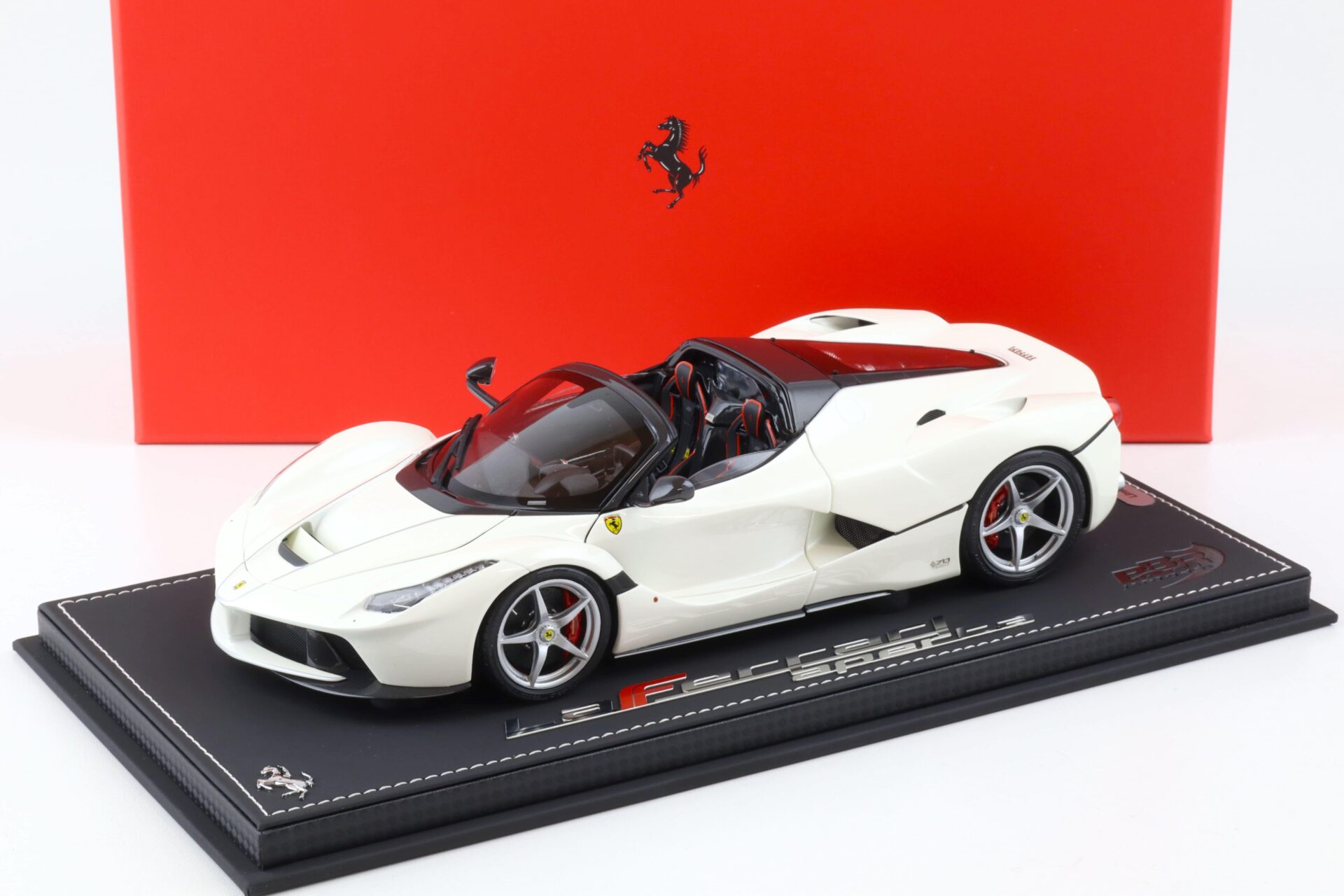 ID 81705 orig.jpg 1:18 BBR Ferrari LaFerrari Aperta metallic Italian white with display - Limited 48 pcs.