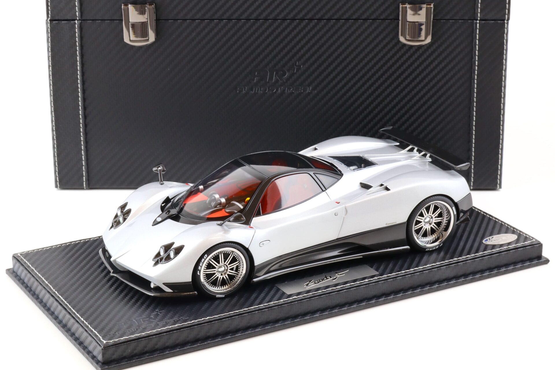 ID 81865 orig.jpg 1:18 BBR Almost Real Pagani Zonda F Mercurio grey with suitcase - Limited 100 pcs.