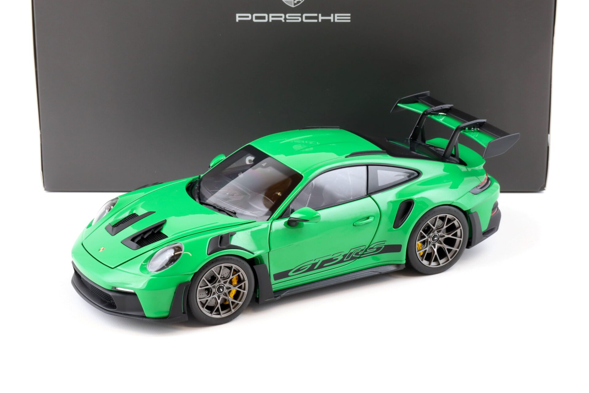ID 81879 orig.jpg 1:18 Norev Porsche 911 (992) GT3 RS Coupe 2022 Python green WAP DEALER