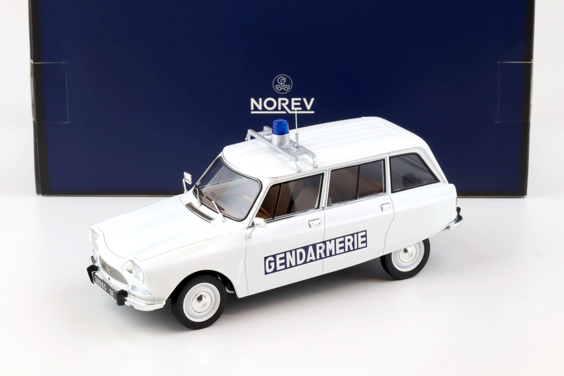 ID 82092 orig.jpg 1:18 Norev Citroen Ami 8 Break 1975 Gendarmerie white - Limited 200 pcs.