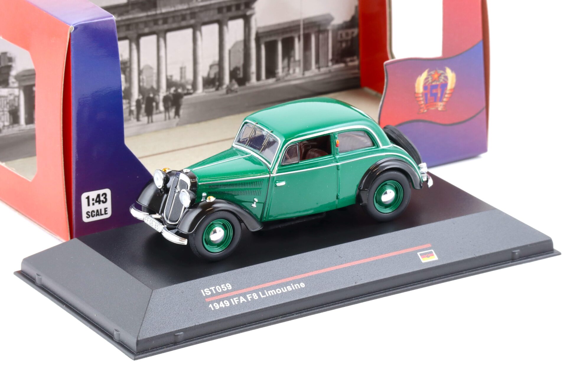 ID 82214 orig.jpg 1:43 IST Models IFA F8 Limousine 1949 green/ black