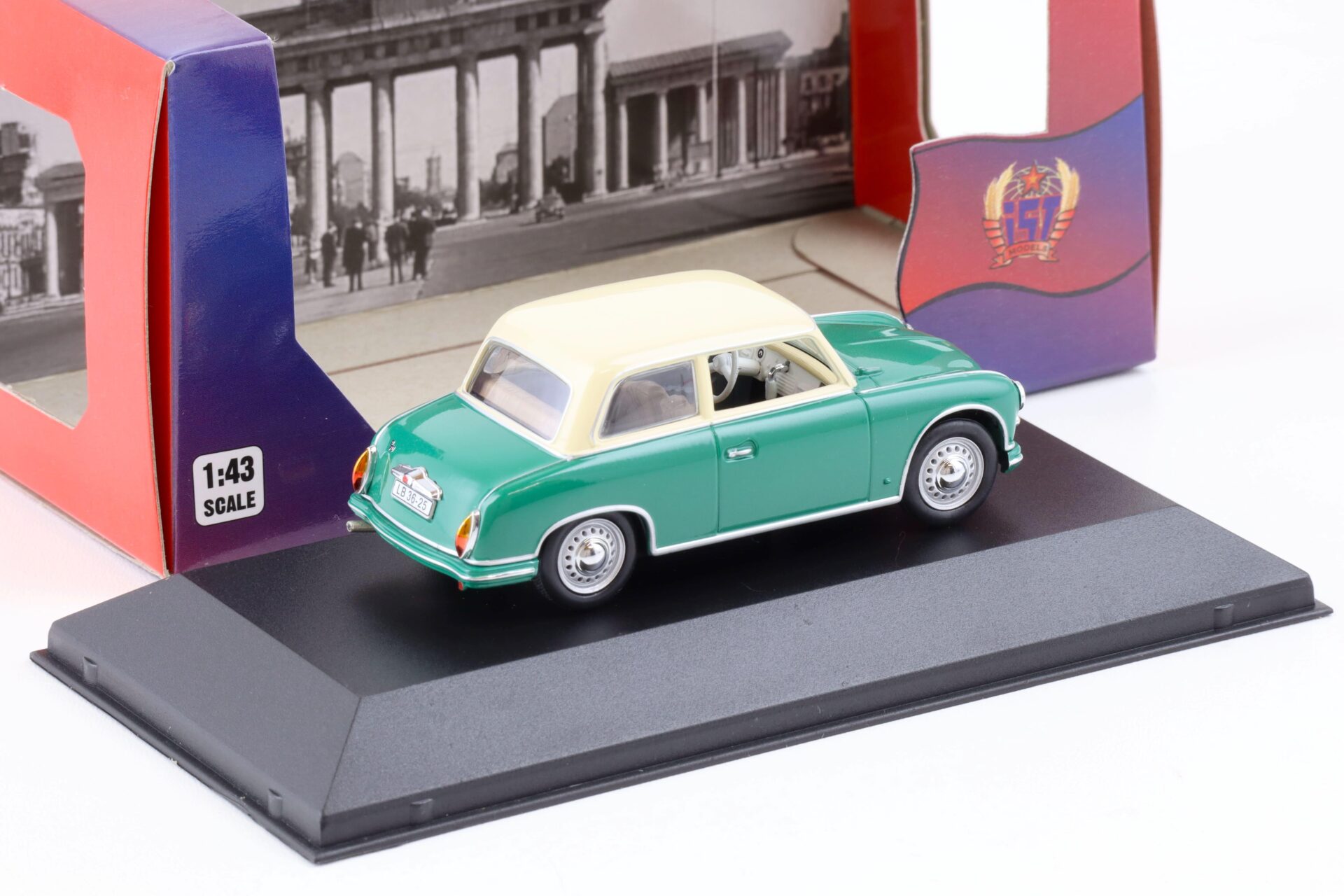 1:43 IST Models AWZ P70 Limousine 1955 green/ beige