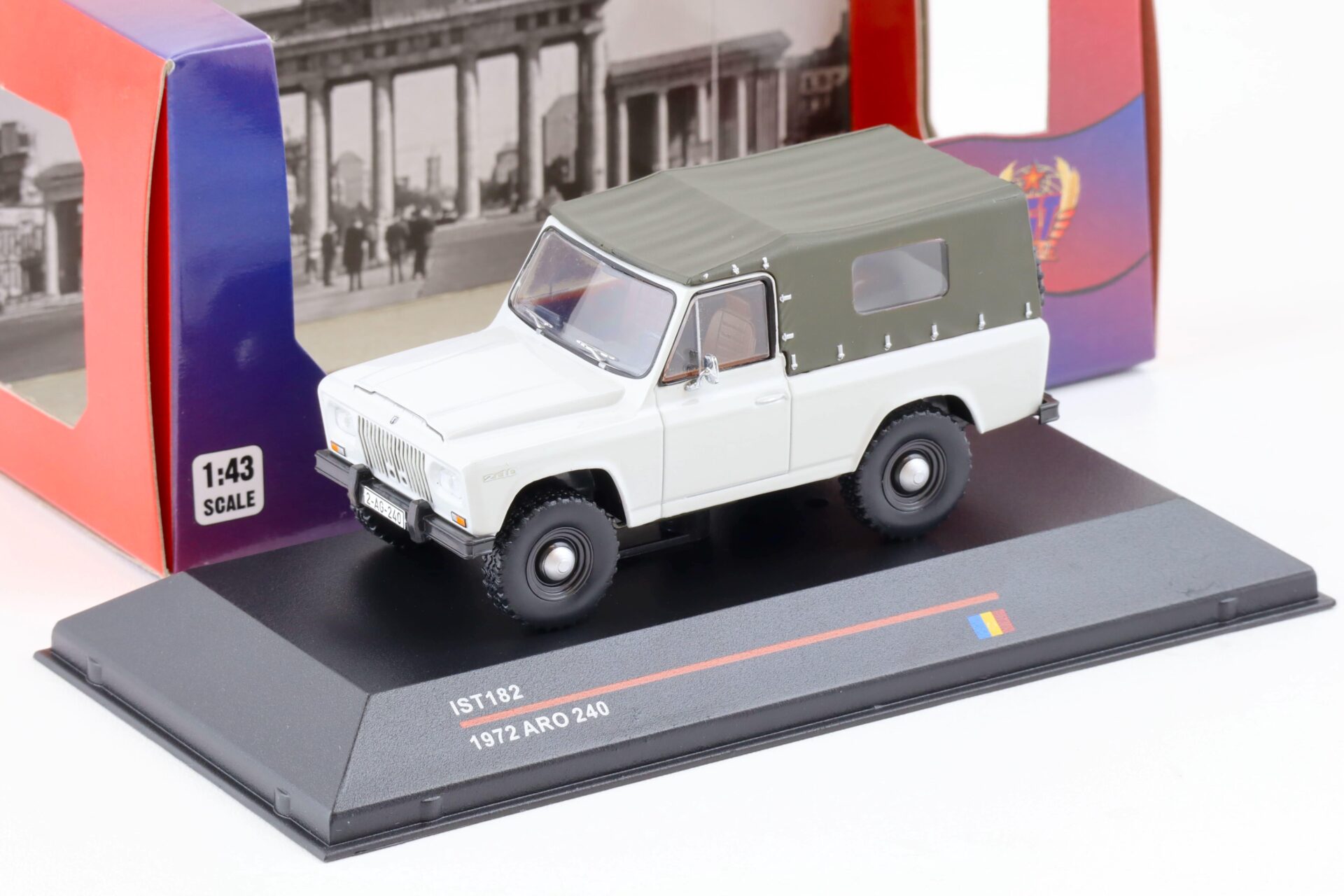 ID 82238 orig.jpg 1:43 IST Models ARO 240 light grey 1972