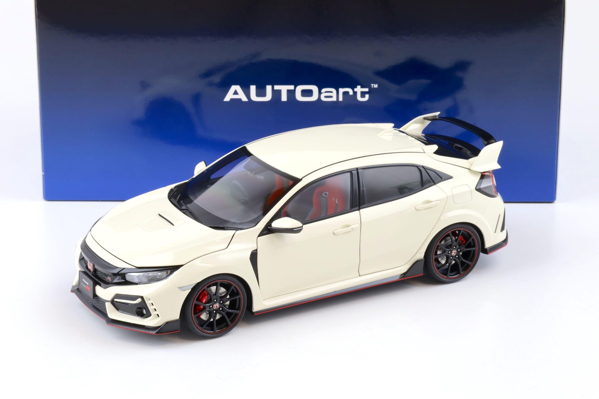 ID 82444 orig.jpg 1:18 AUTOart Honda Civic Type R (FK8) 2021 Championship white 73220