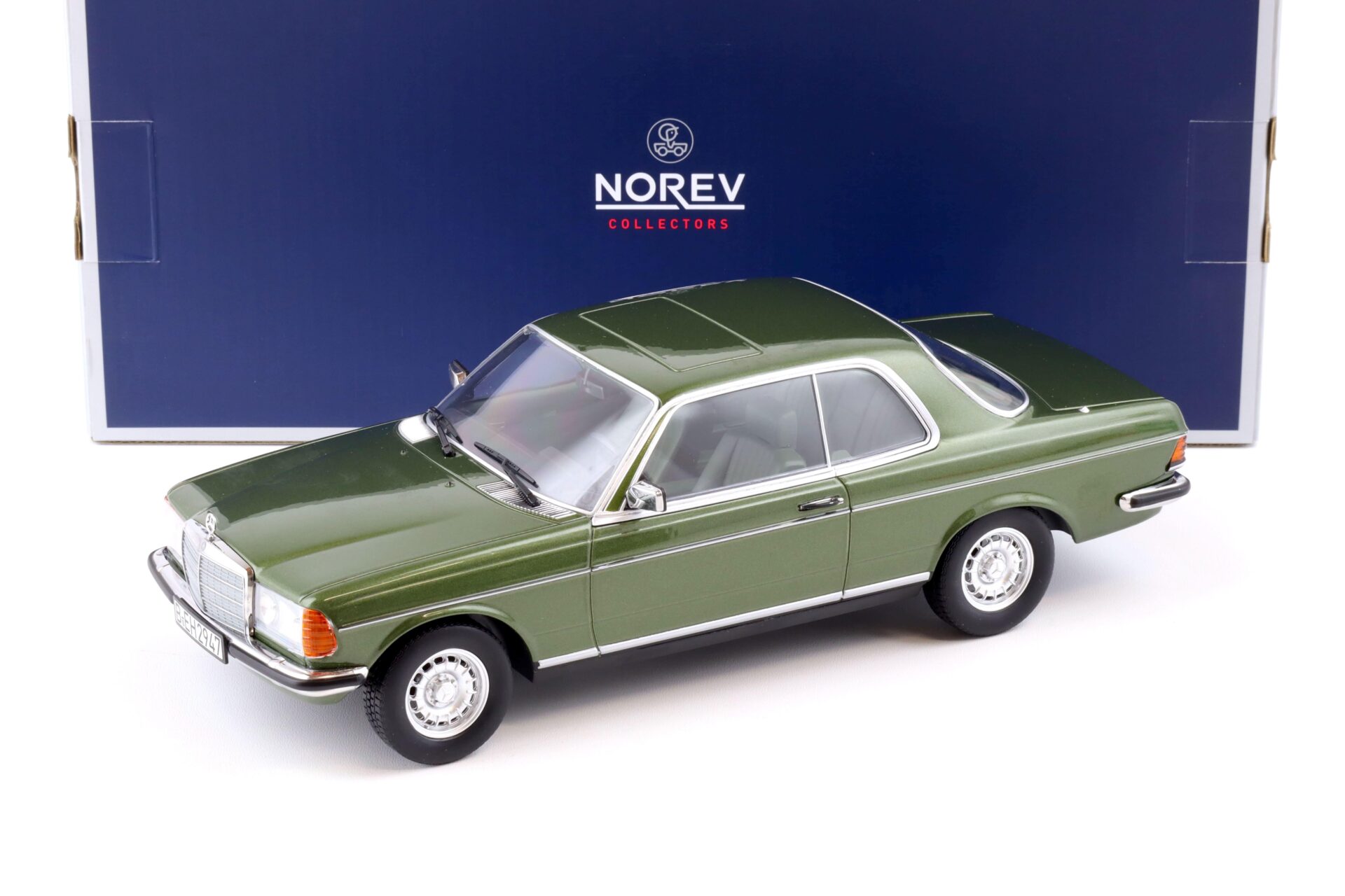 ID 82545 orig.jpg 1:18 Norev Mercedes 280 CE Coupe 1980 green metallic