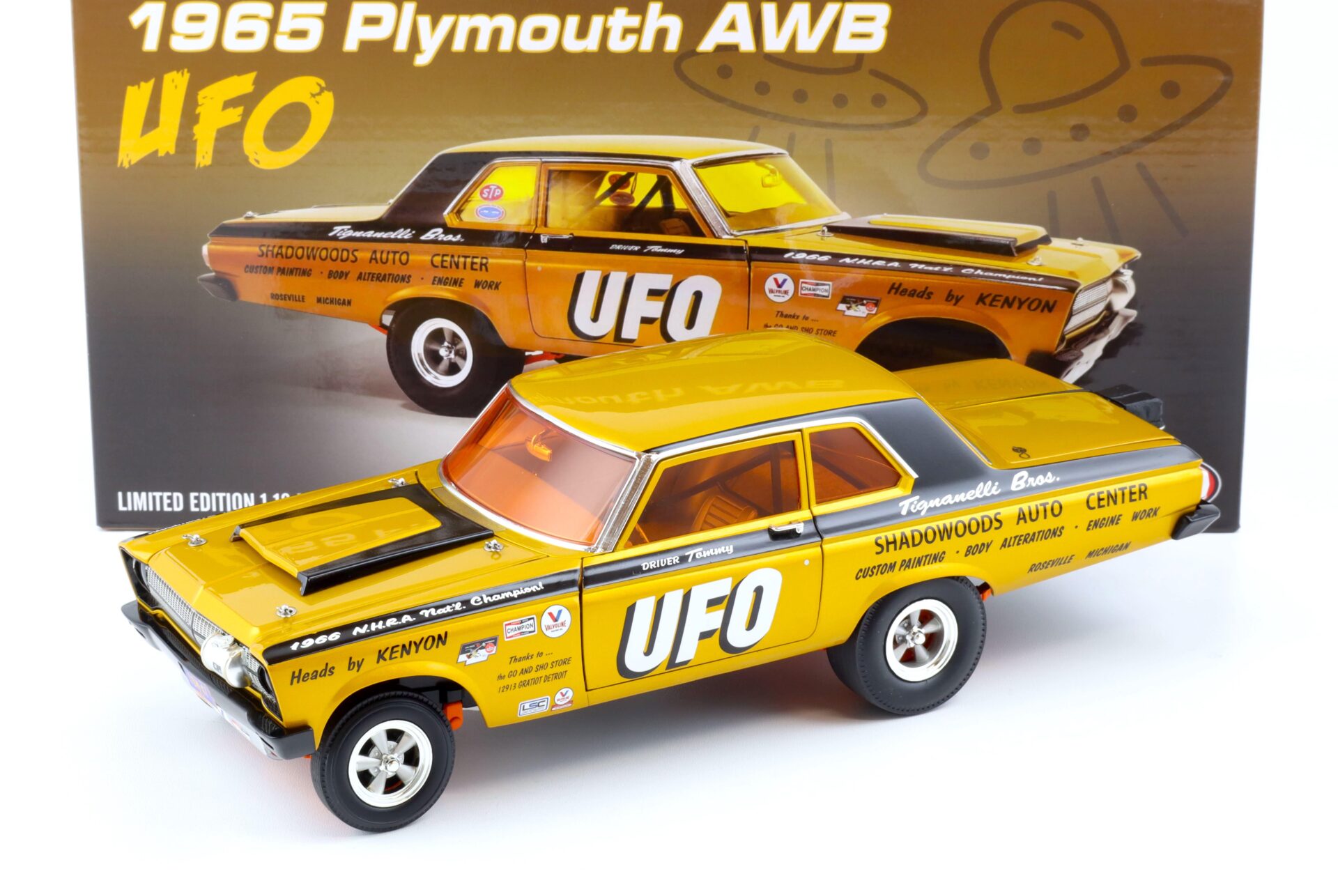 ID 82655 orig.jpg 1:18 ACME 1965 Plymouth AWB Drag Car UFO gold/ black A1806509