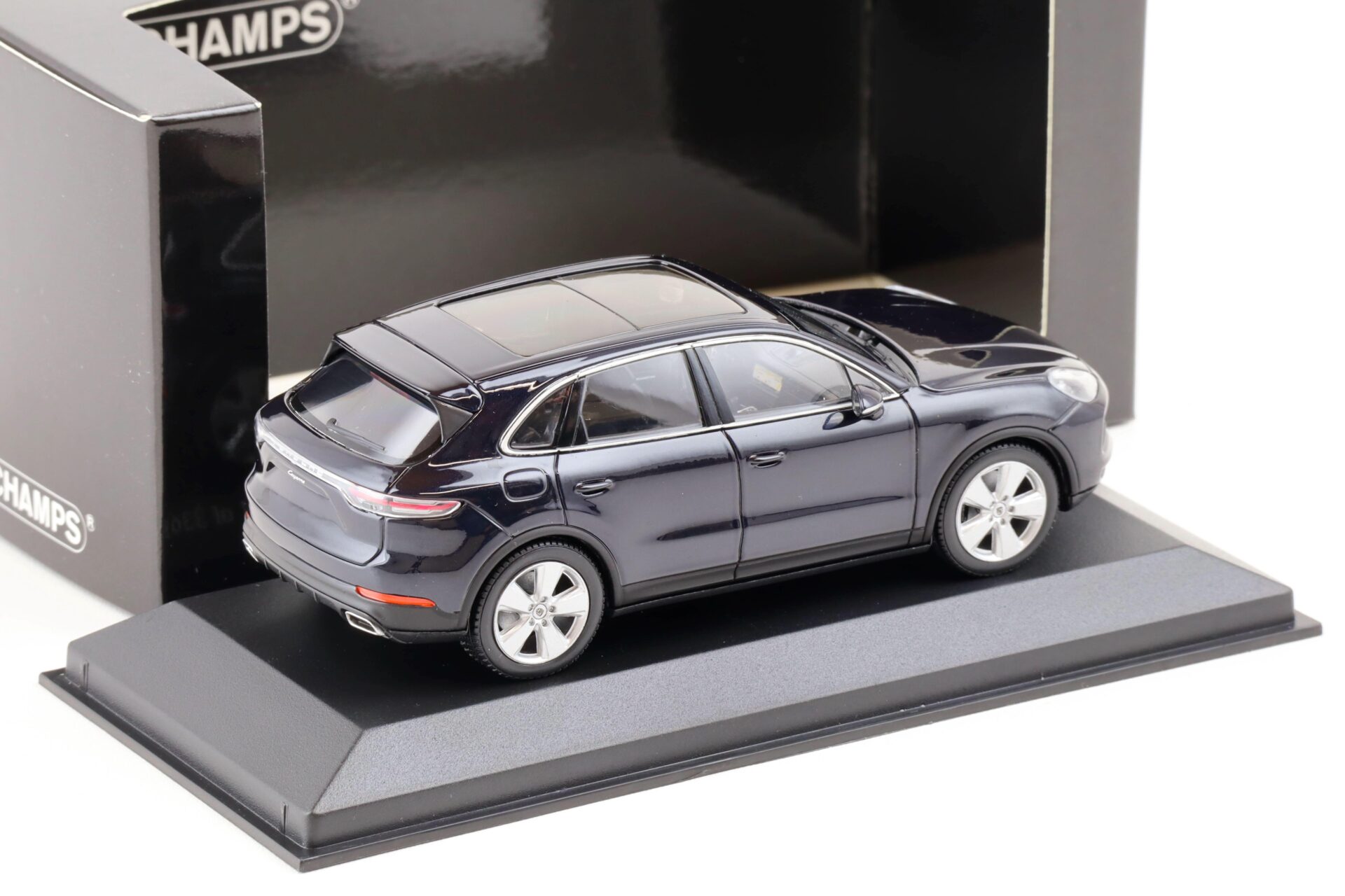 1:43 Minichamps Porsche Cayenne 2017 Moonlight blue metallic