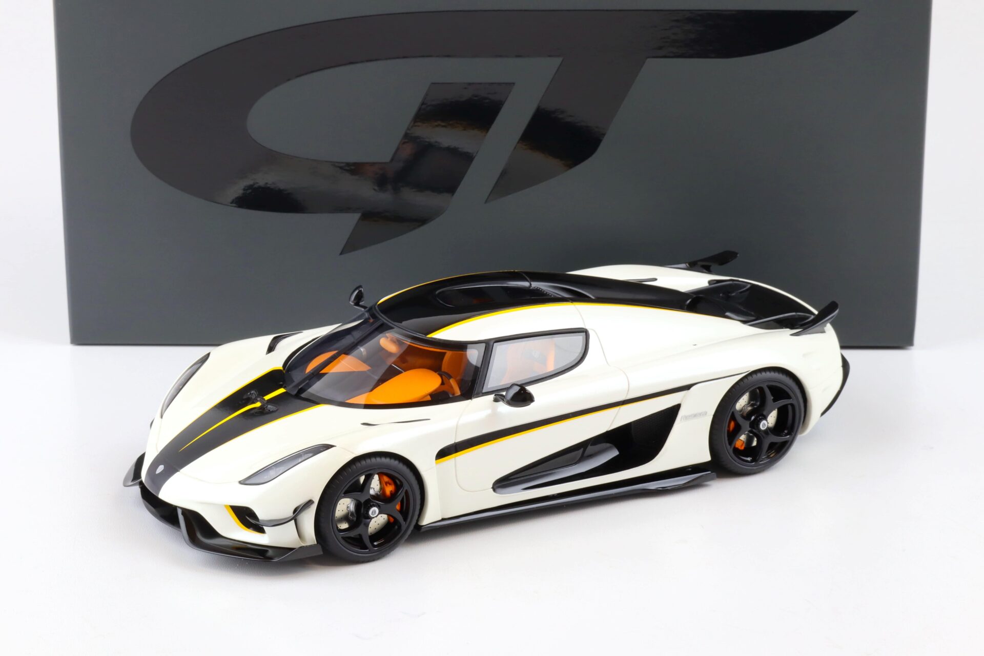 ID 82886 orig.jpg 1:18 GT Spirit GT391 Koenigsegg Regera white metallic/ black 2018