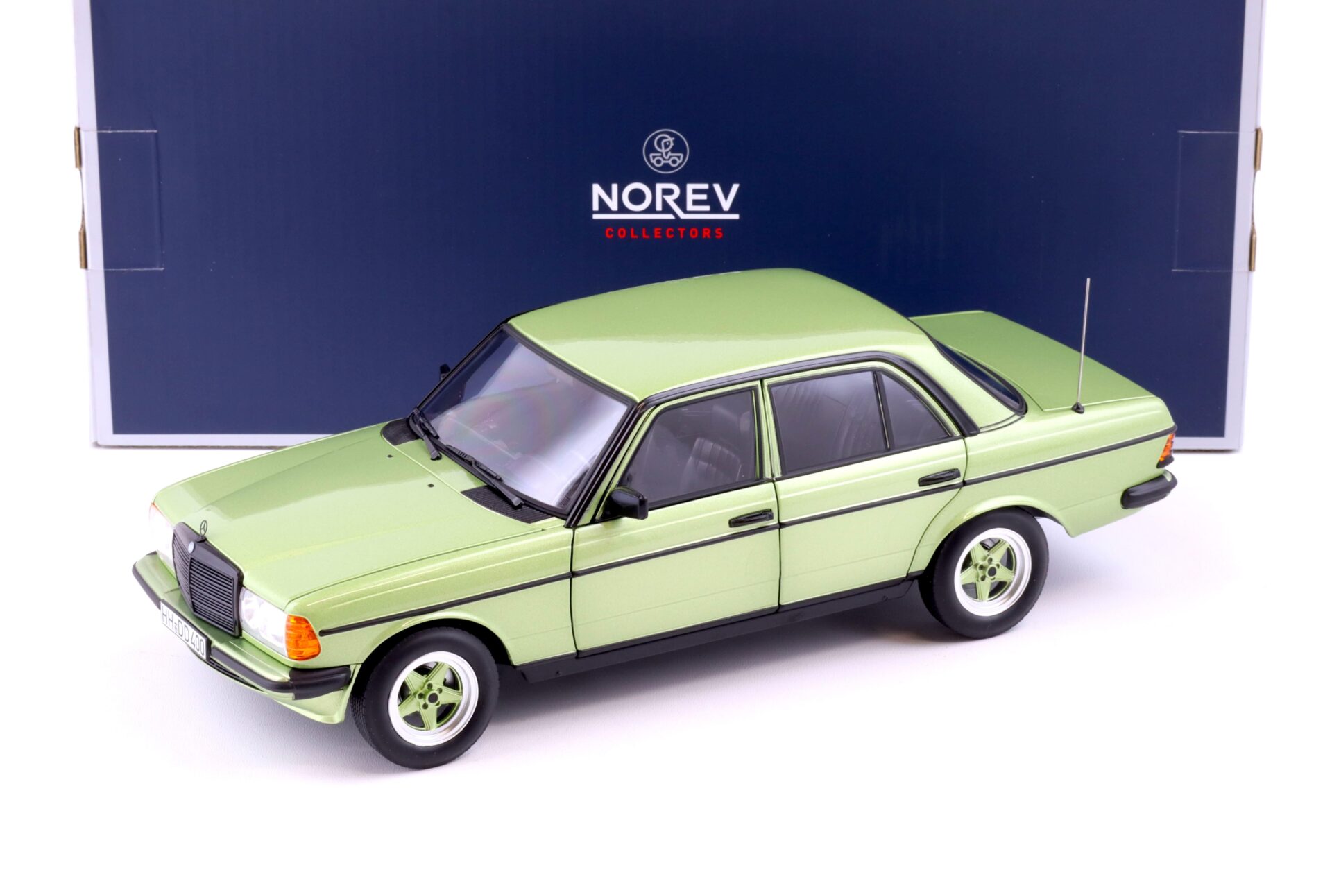 ID 83038 orig.jpg 1:18 Norev Mercedes 200 W123 Limousine AMG Bodykit 1984 green metallic