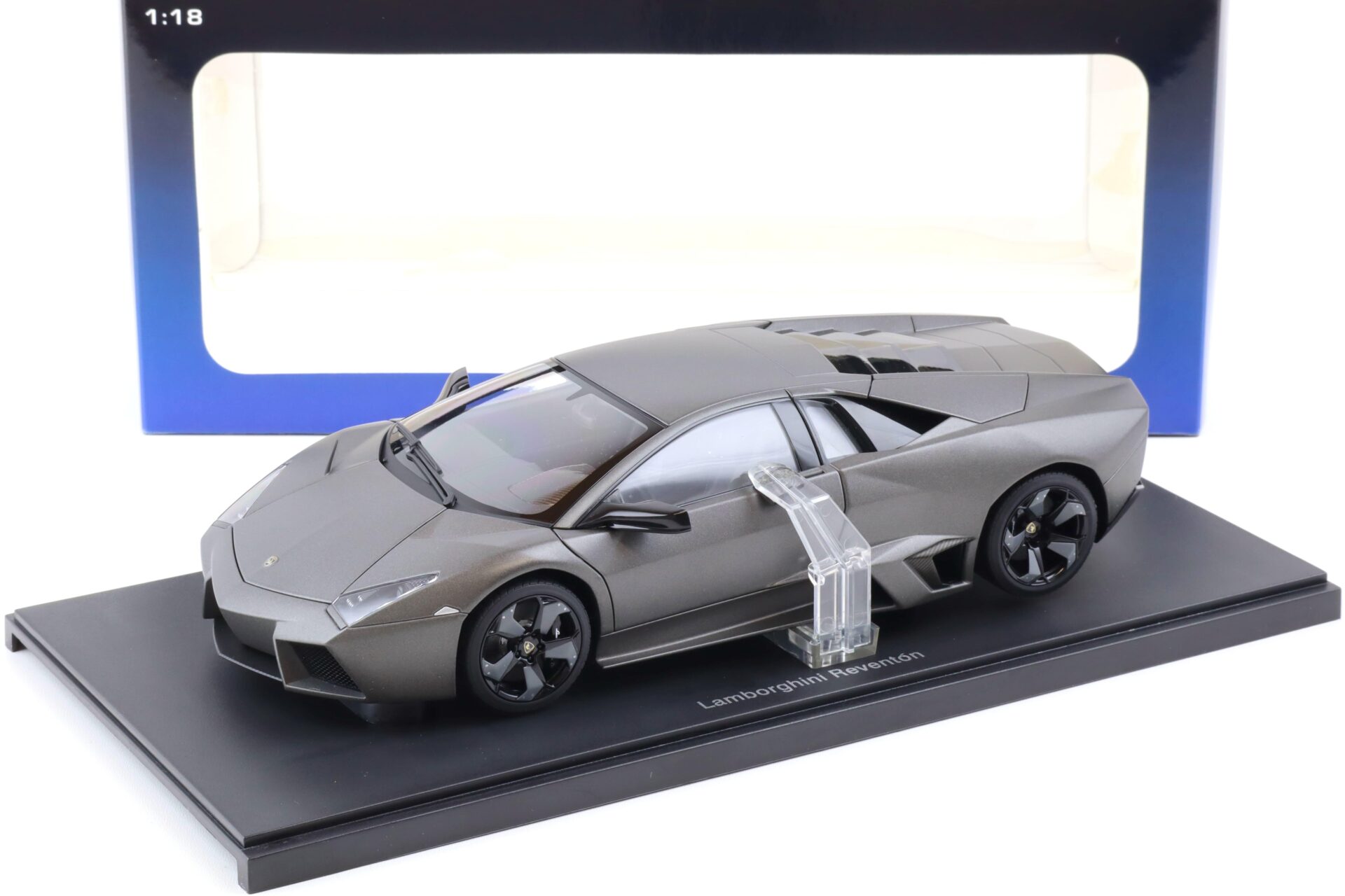 ID 83870 orig 1.jpg 1:18 AUTOart Lamborghini Reventon matt grey 74591