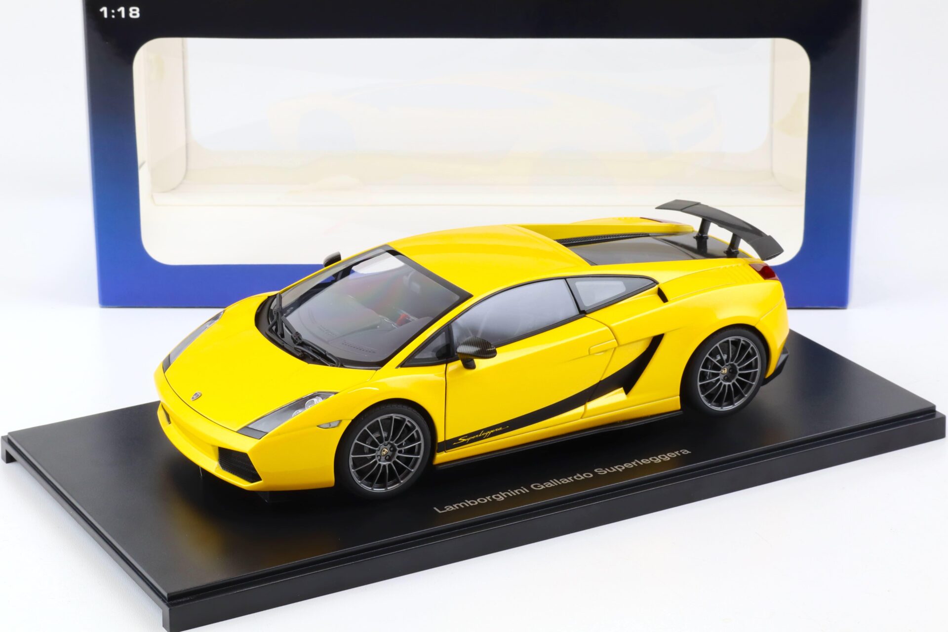 ID 84024 orig.jpg 1:18 AUTOart Lamborghini Gallardo Superleggera giallo midas/ metallic yellow