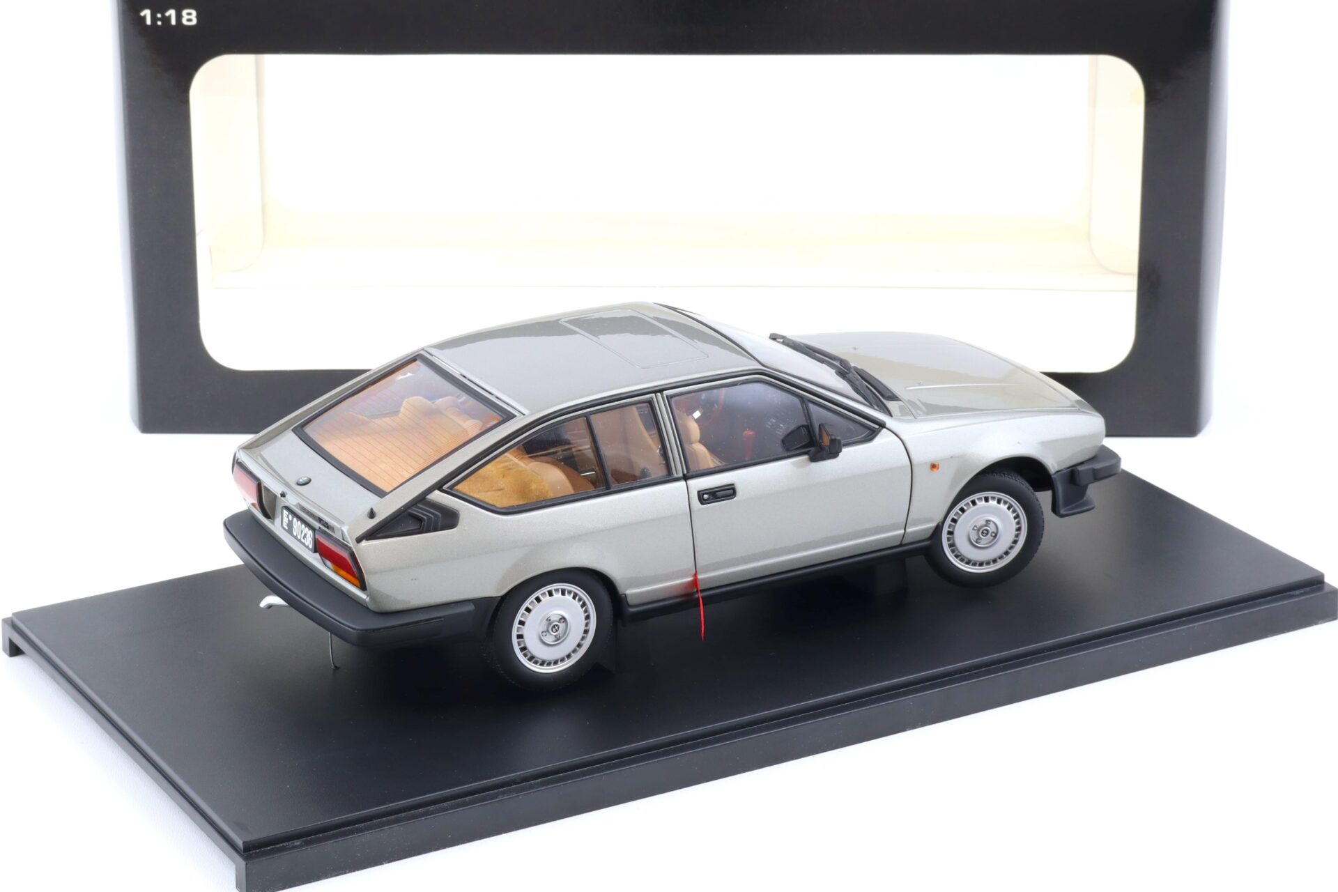 1:18 AUTOart Alfa Romeo Alfetta GTV 2.0 - 1980 silver grey 70147